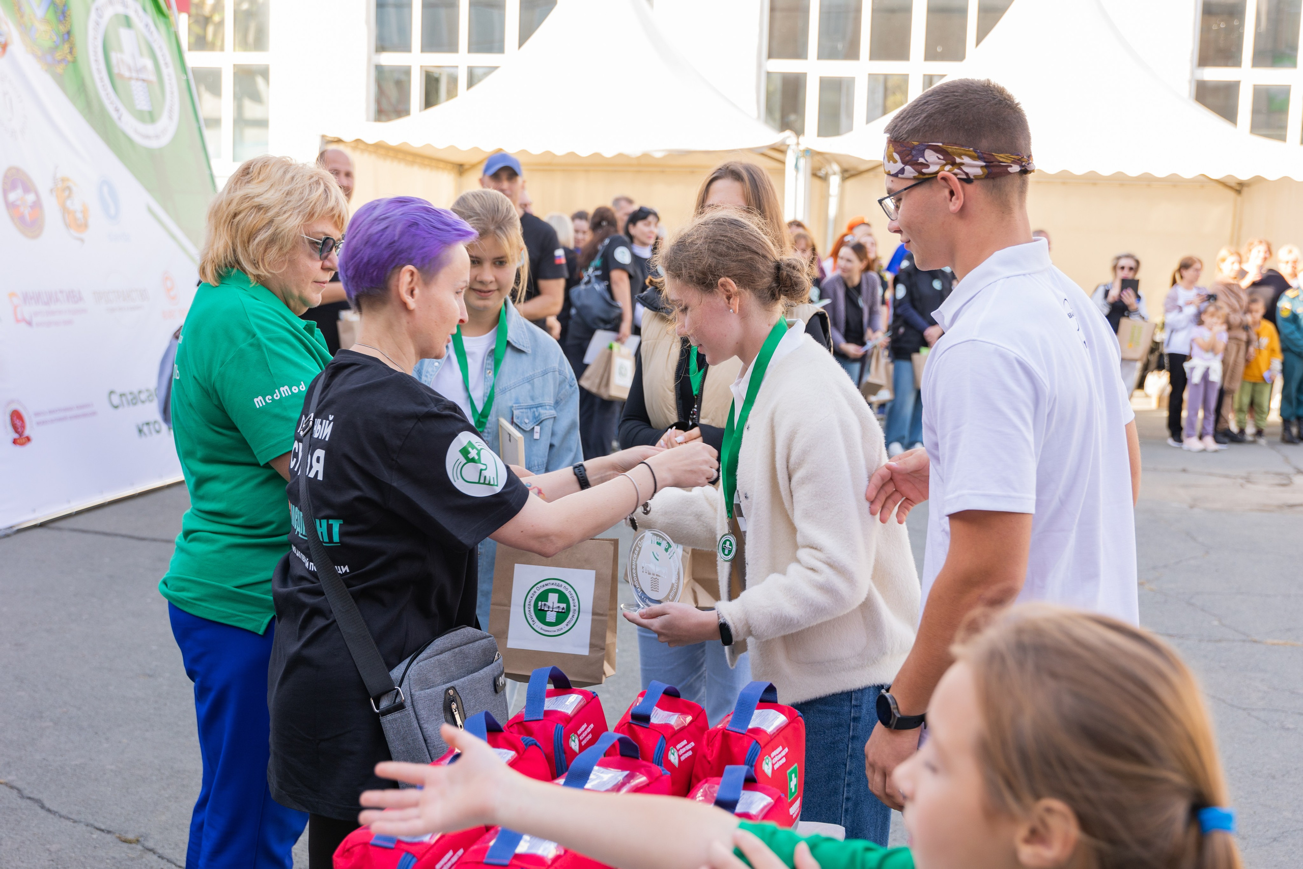 Олимпиада Первой помощи. Выпускные альбомы во Владивостоке