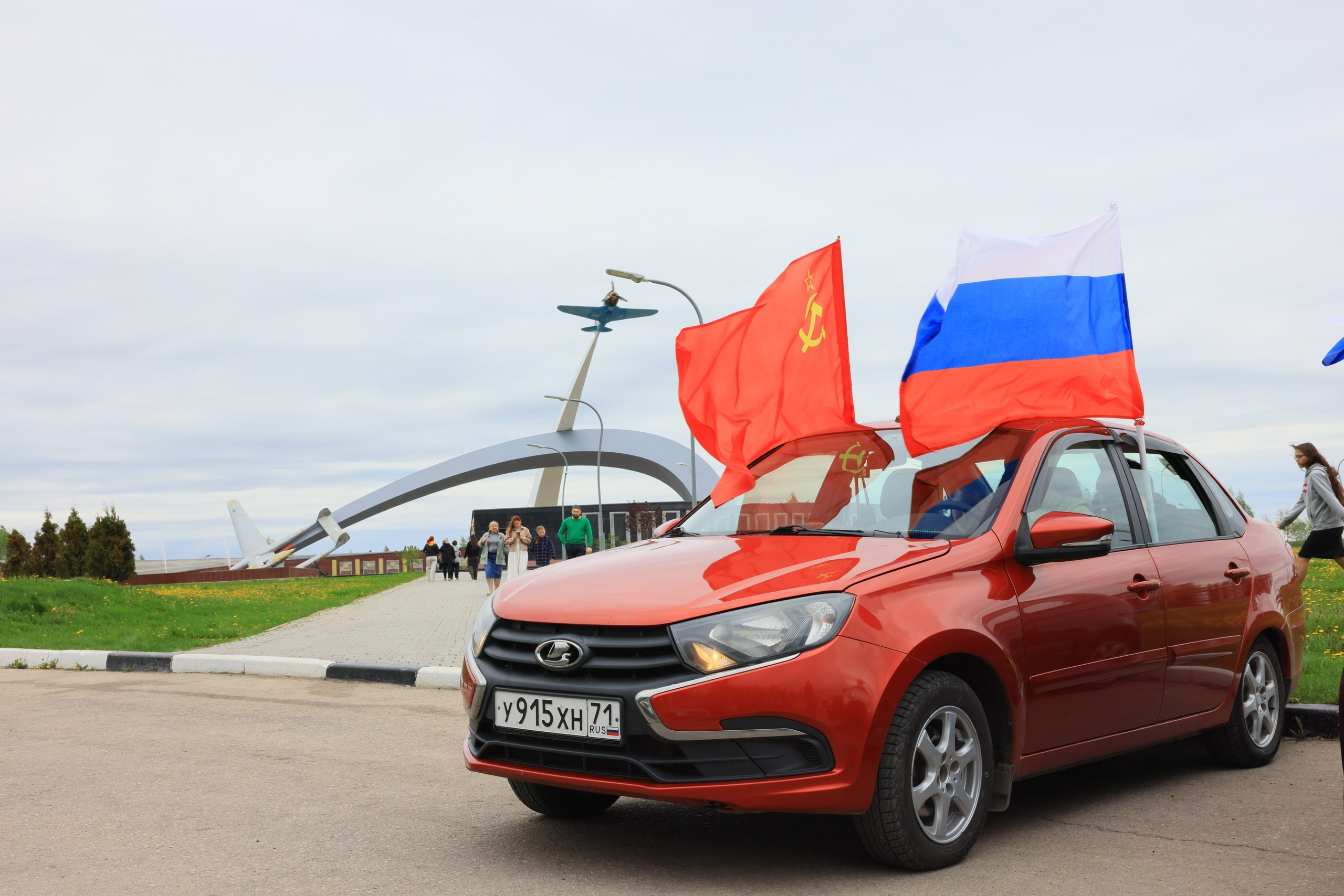 9 мая 2026 Хаммер клуб в День Победы в Туле (У мемориала «Защитникам неба Отечества», музея оружия, «Три штыка». Фотограф в Туле Крупский АнДРей. Фотостудия «КАДР71» в Туле
