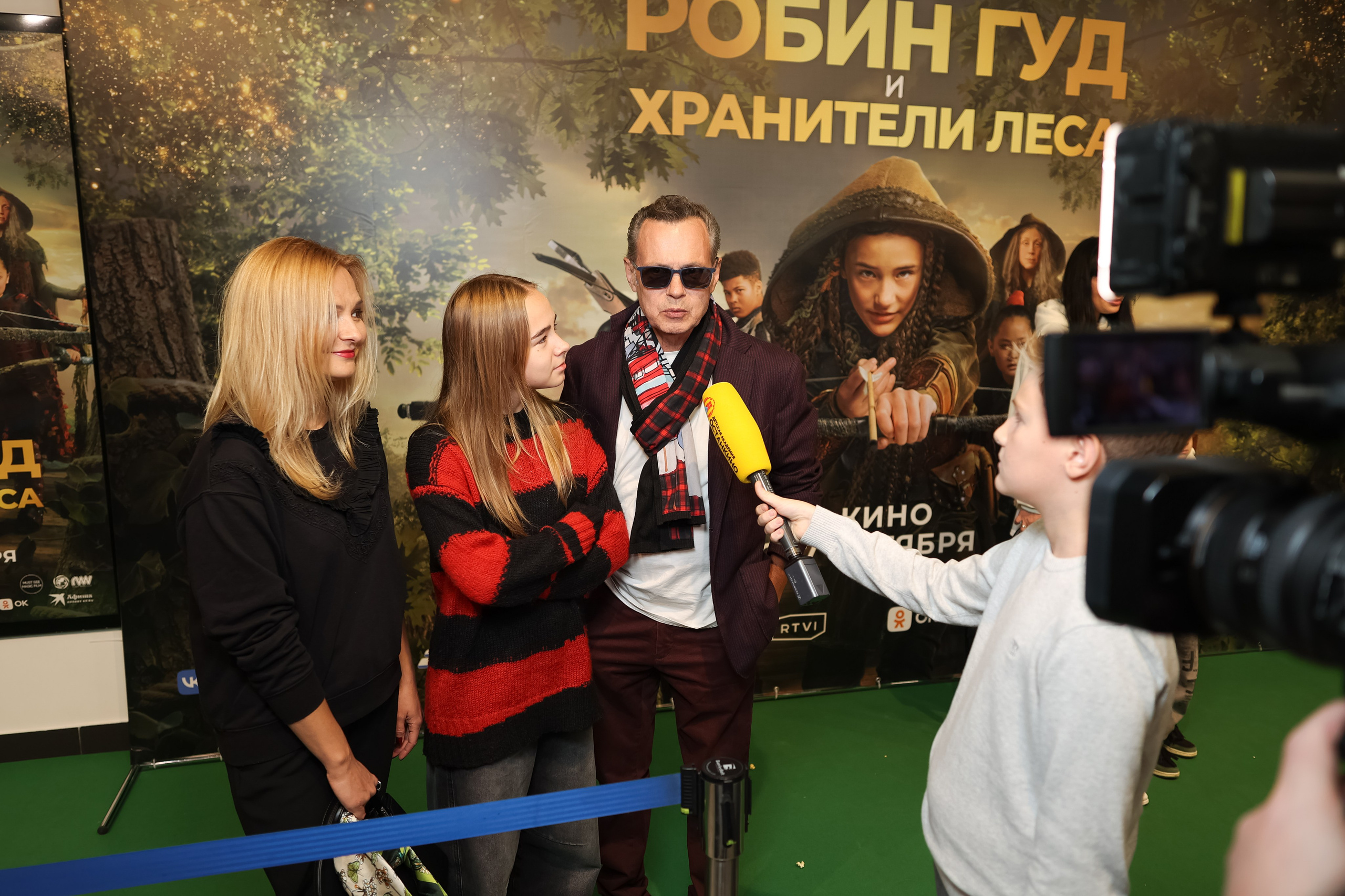 Школа «Останкино» на премьере Робин Гуд. Репортажный фотограф видеограф в Москве Ольга Плаксина