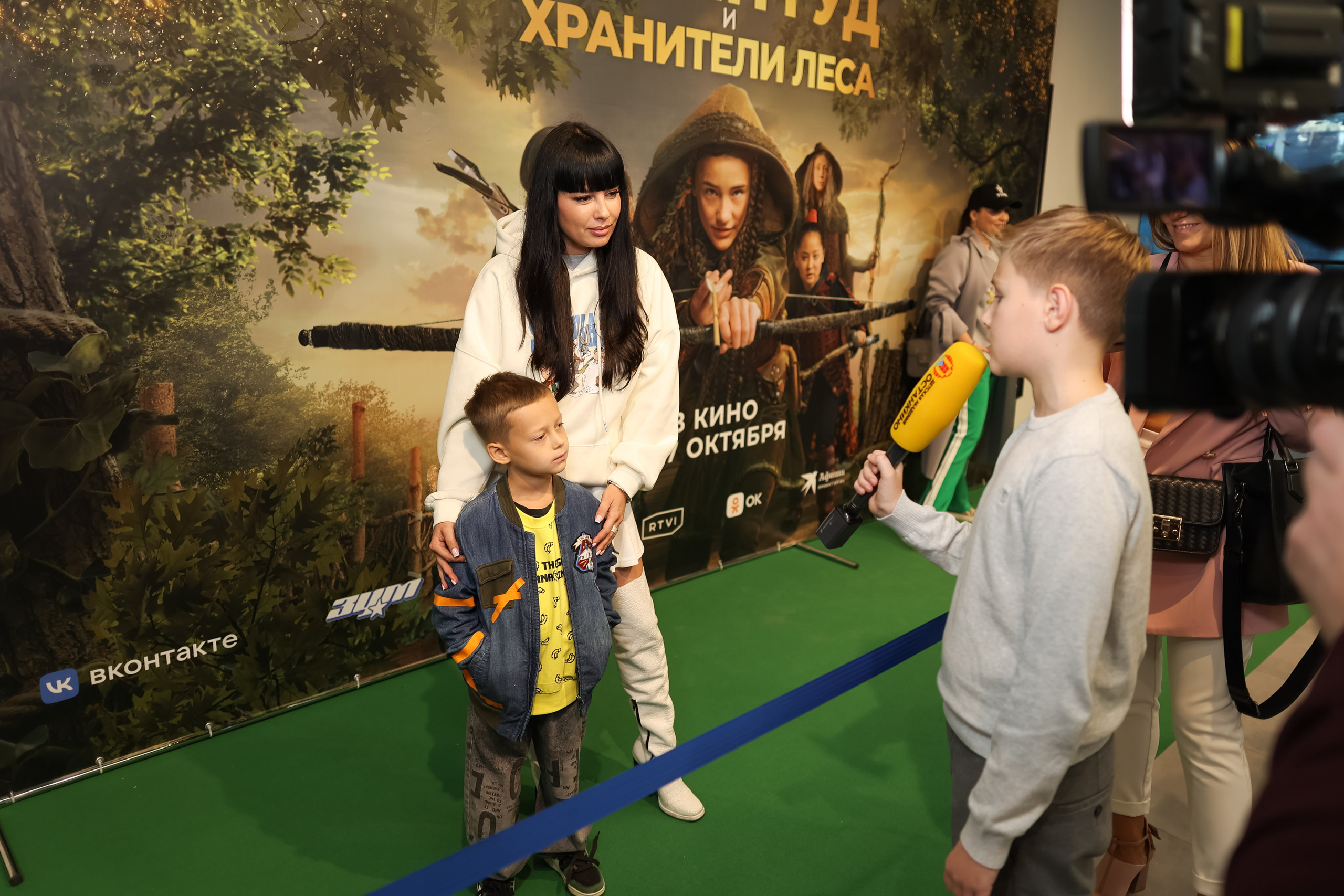 Школа «Останкино» на премьере Робин Гуд. Репортажный фотограф видеограф в Москве Ольга Плаксина