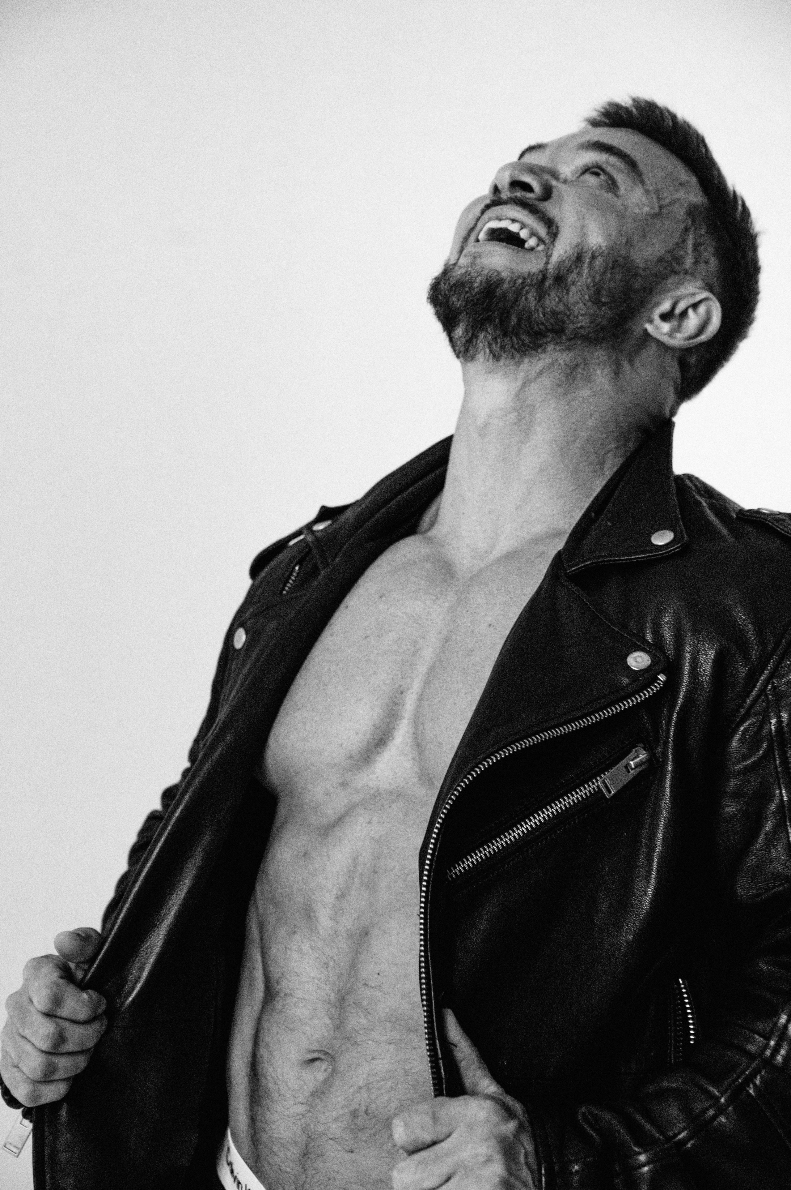 Константин. Профессиональный фотограф беременности в СПБ. Стильные фотосессии беременности в стиле минимализм и классическая фотография