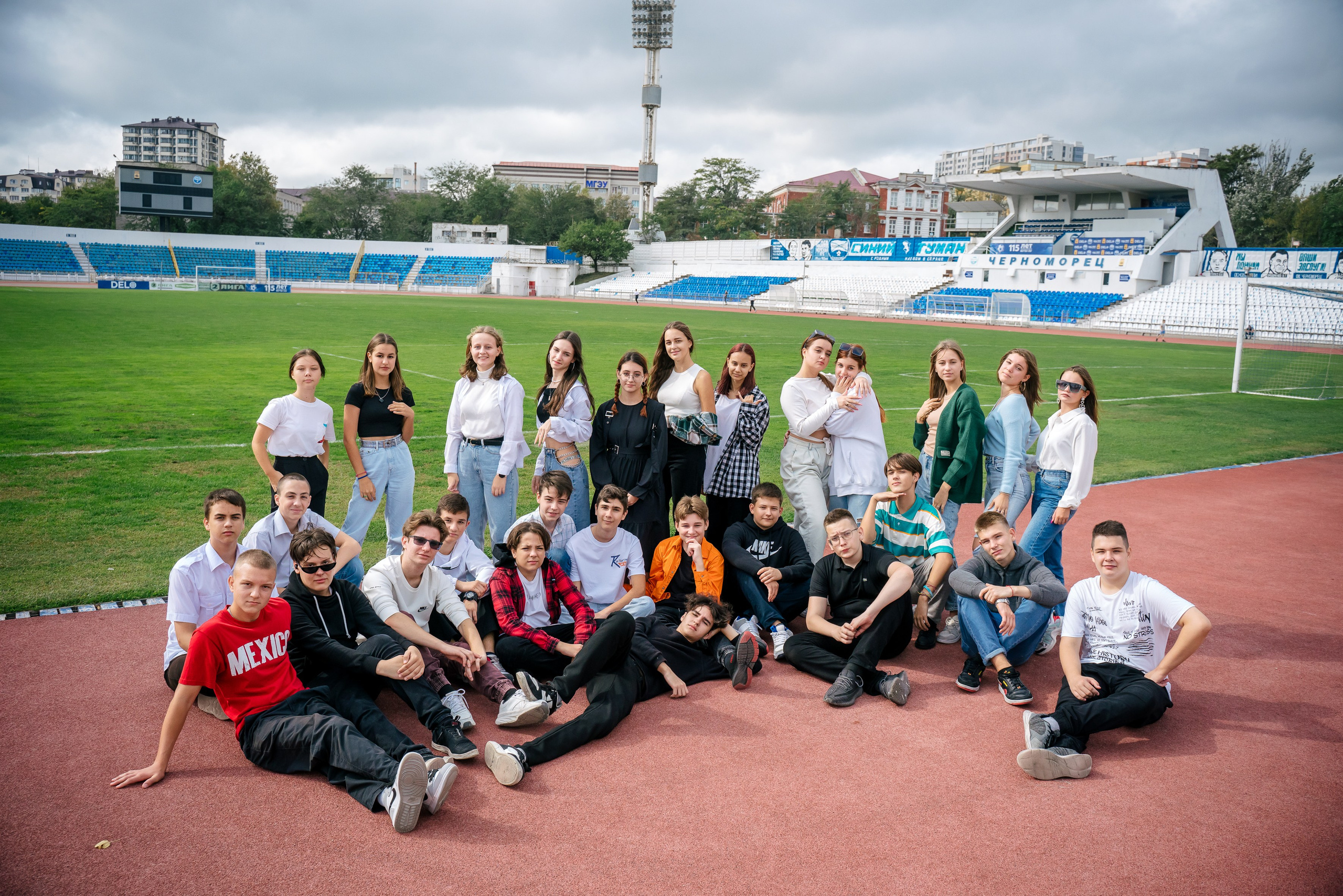 Фотографии с одноклассниками. Выпускные альбомы, школьные фотосессии в городе Новороссийске