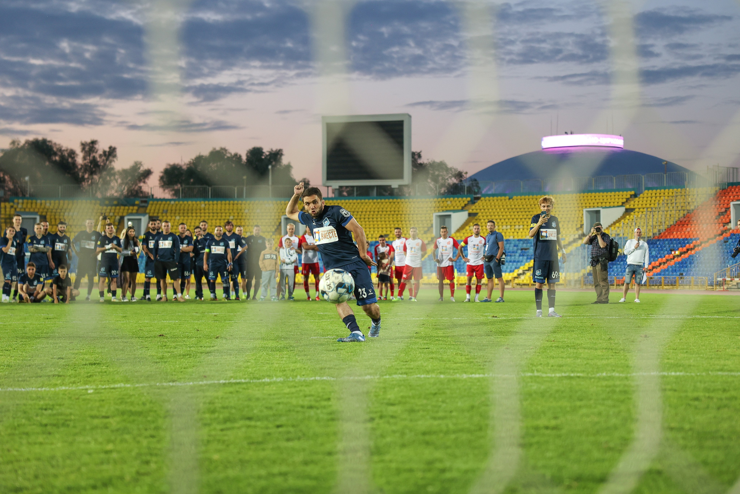 Благотворительный футбольный матч Друзья Бурмистрова vs ФК Fight Nights. Спортивный репортажный фотограф Казань Нафис Сиразетдинов