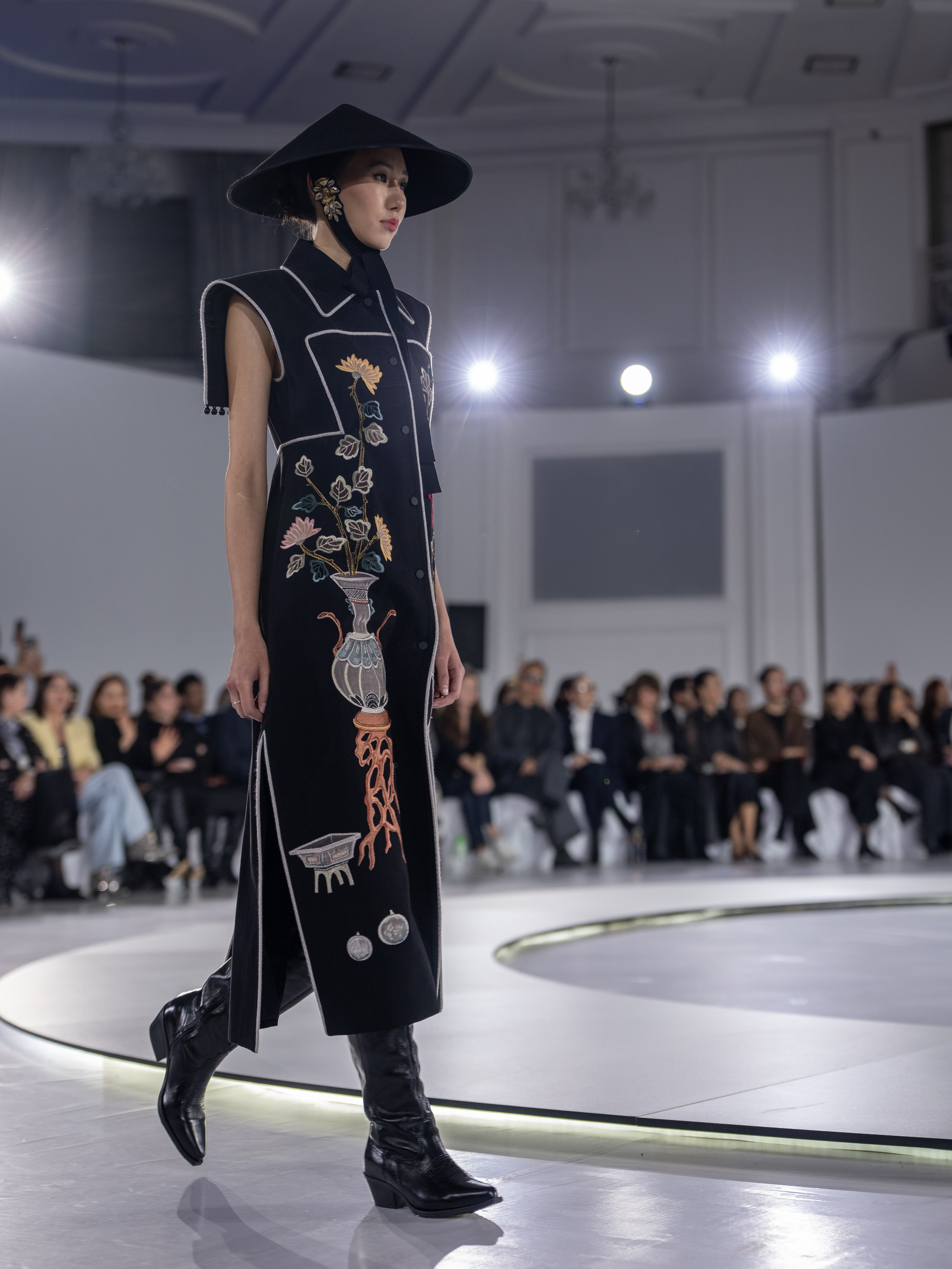 Дизайнер Stas Lopatkin. Сайт Алматинского НЮ АРТ, будуар и фэшн фотографа Дениса Карпенко