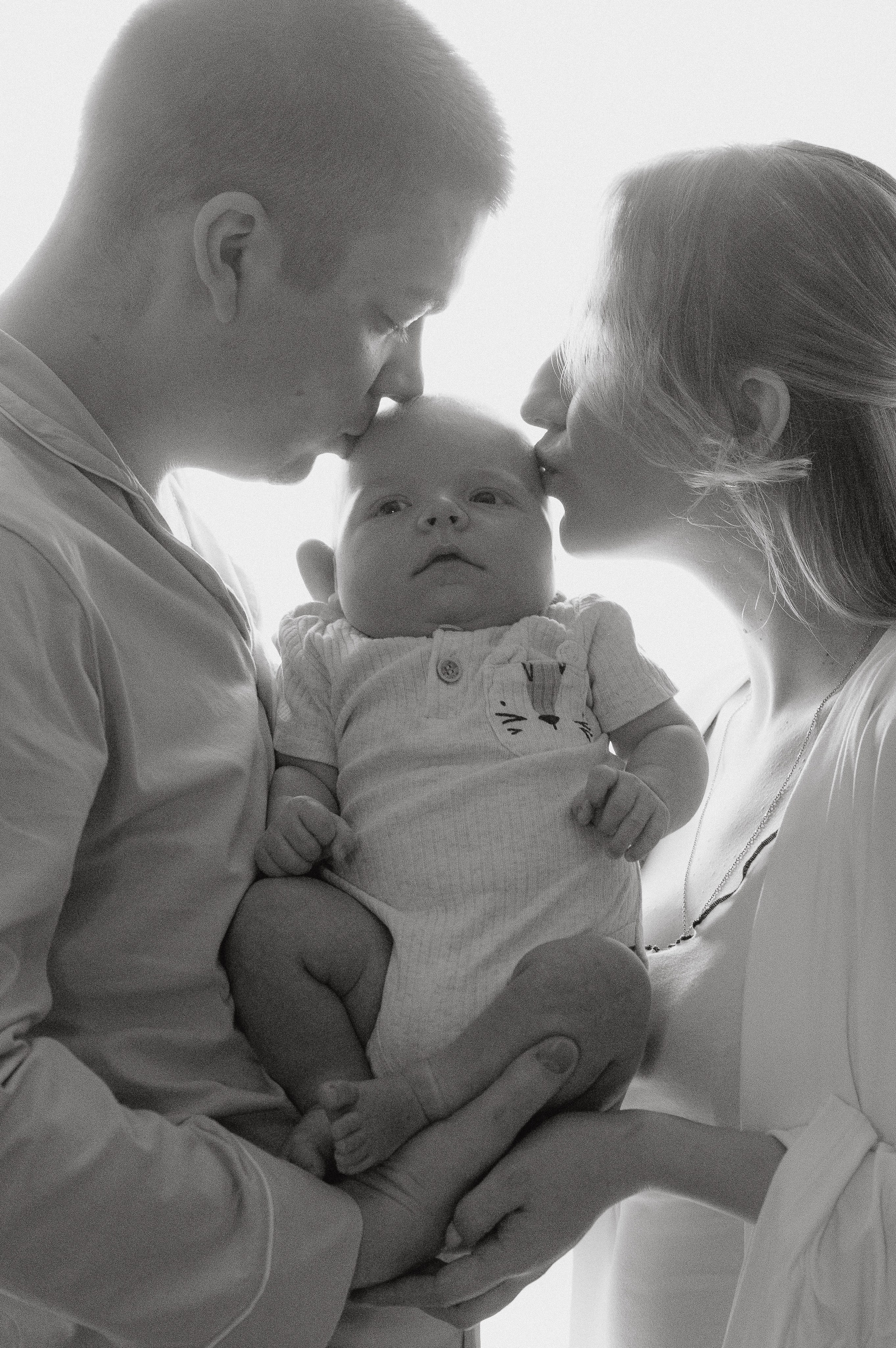 Иван, Ксения и Лев. Фотограф беременности и семьи, домашние съемки, Ньюборн