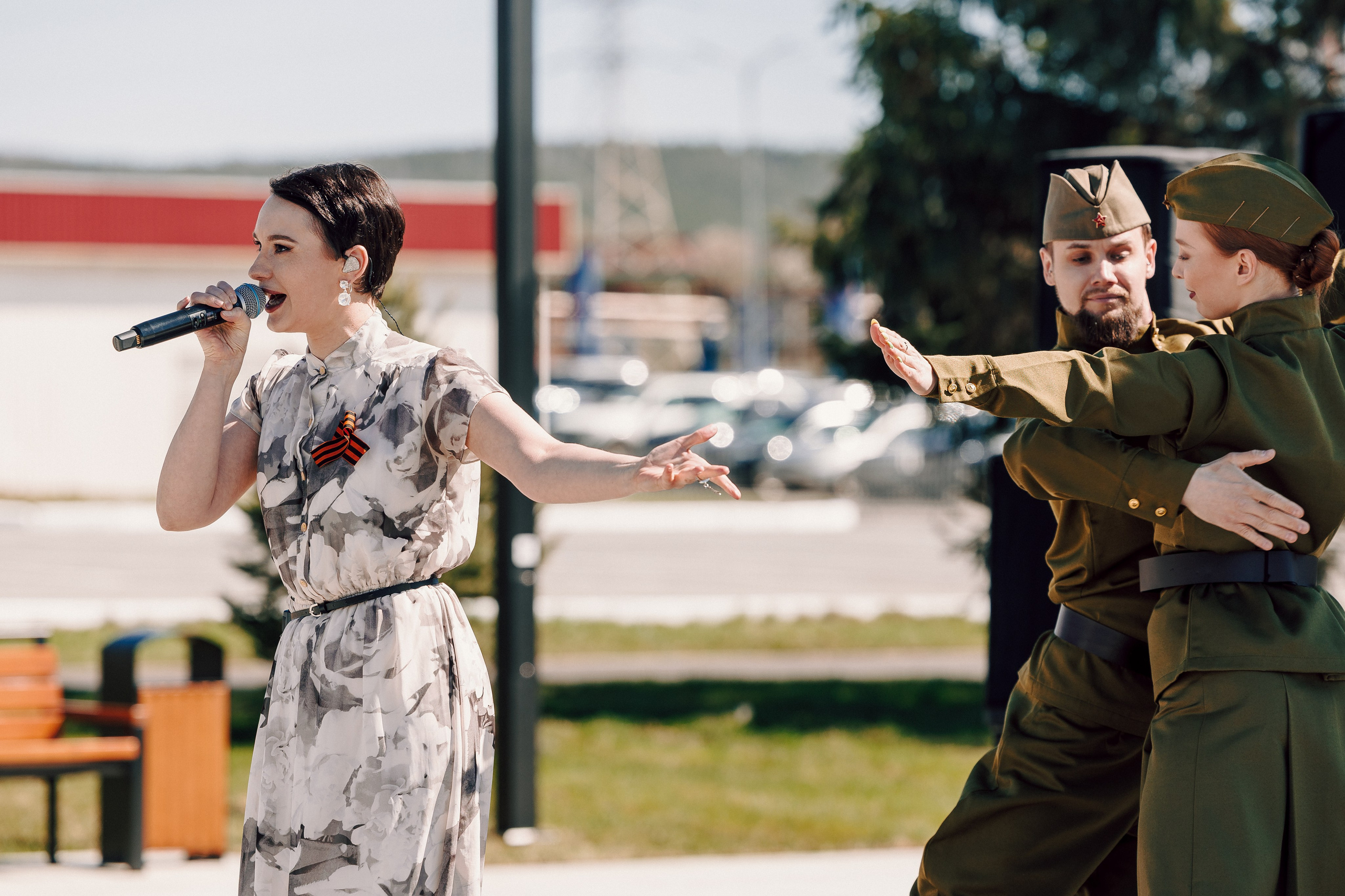 Торжественный митинг, посвящённый открытию Мемориала Славы воинам-новотрубникам. Лёшка Варзегов — фотограф