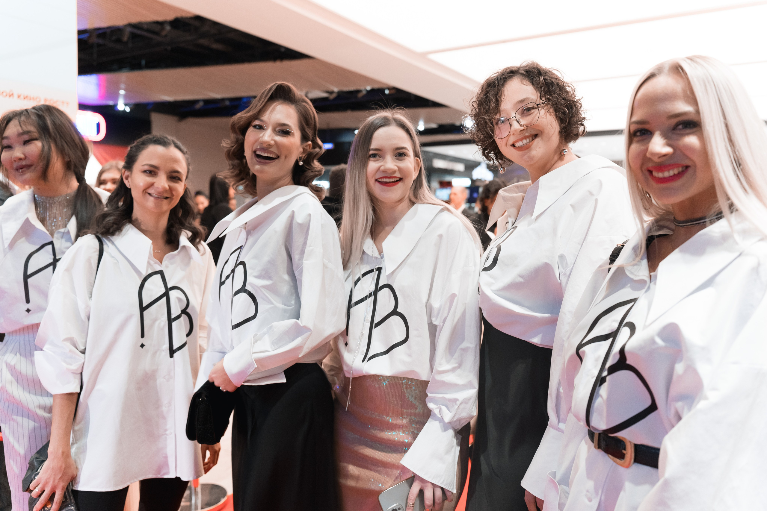 Веб-сериал «МЫ». Для тех, кто не ждёт удачи, а создаёт её. Каждая фотосессия — это твой момент, твой стиль, твой успех. 📸