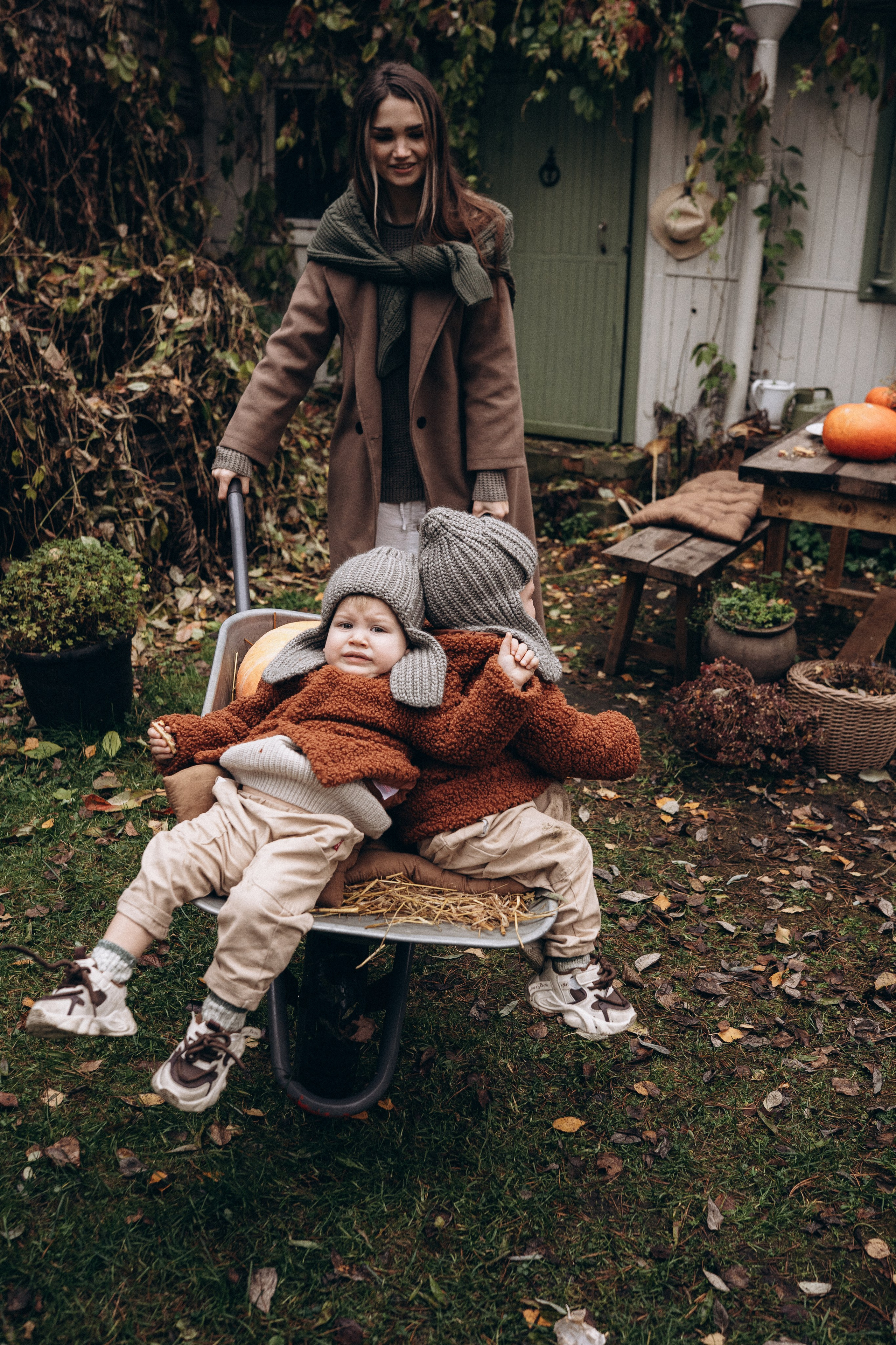 Яна и Ильсур, загородная Фотостудия. Фотограф Новорожденных в Москве. Семейные истории в стиле LIFE