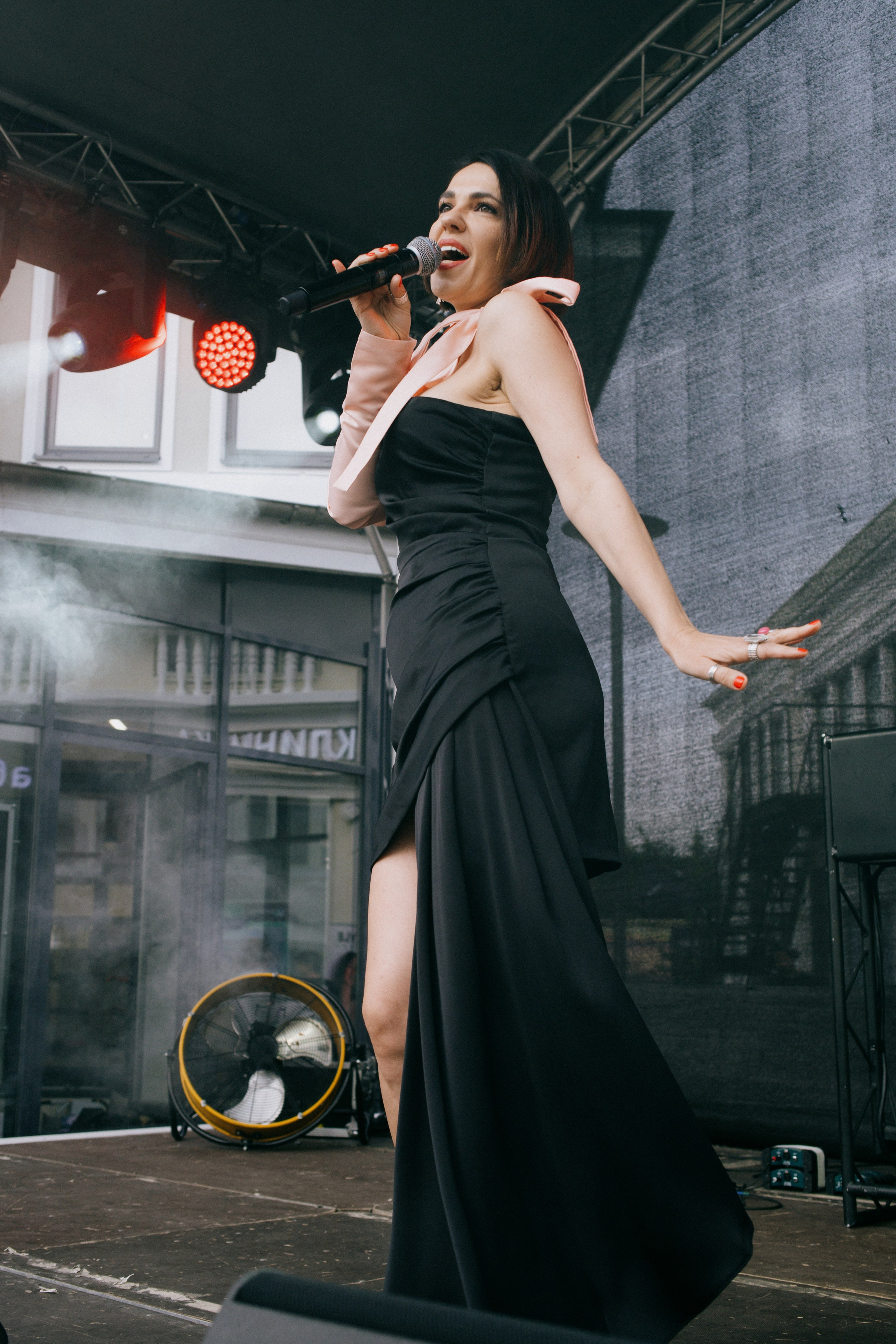 OK Mag SUMMER FEST 2025. Бэкстейдж и репортажный фотограф в Москве Артем Онацко