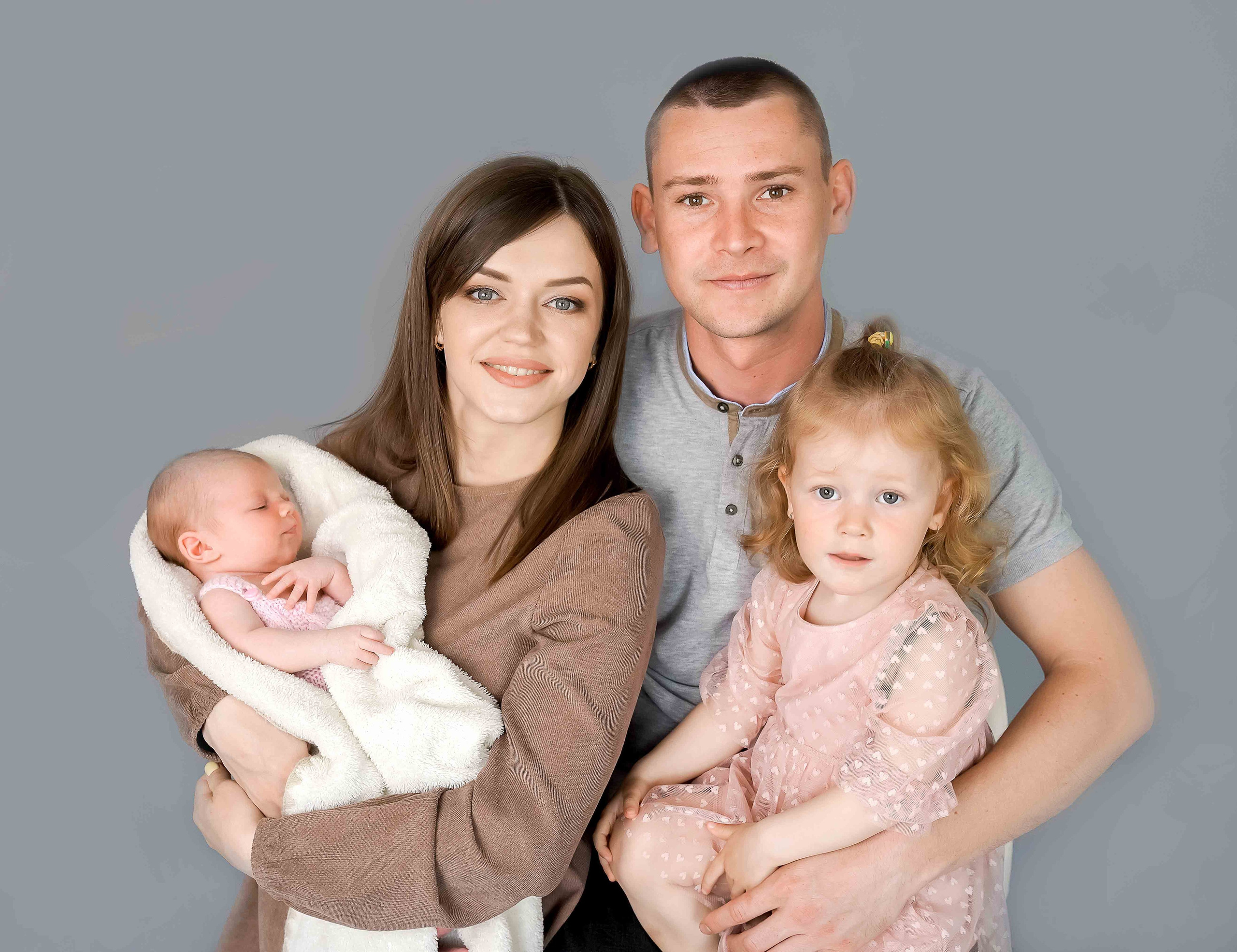 СЪЕМКА НОВОРОЖДЕННОГО С РОДИТЕЛЯМИ. Фотограф в Ялте Инна Найден. Детский и семейный фотограф