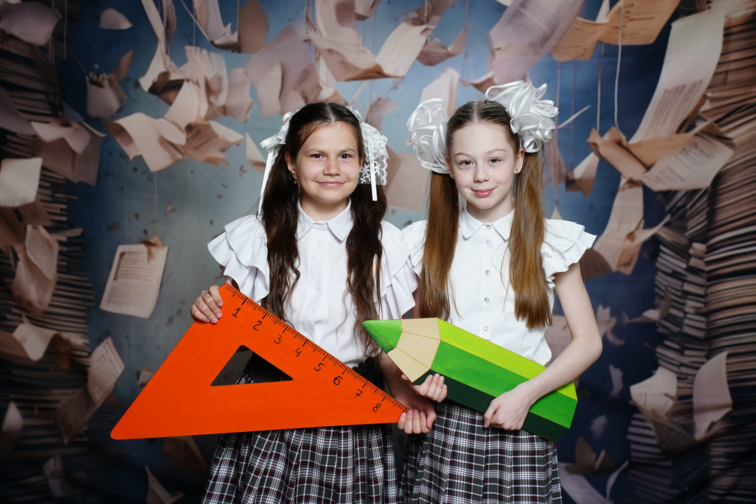 Фото с другом. MEMENTO.Выпускные альбомы, школьные, юбилейные и другие книги. Ростов-на-Дону