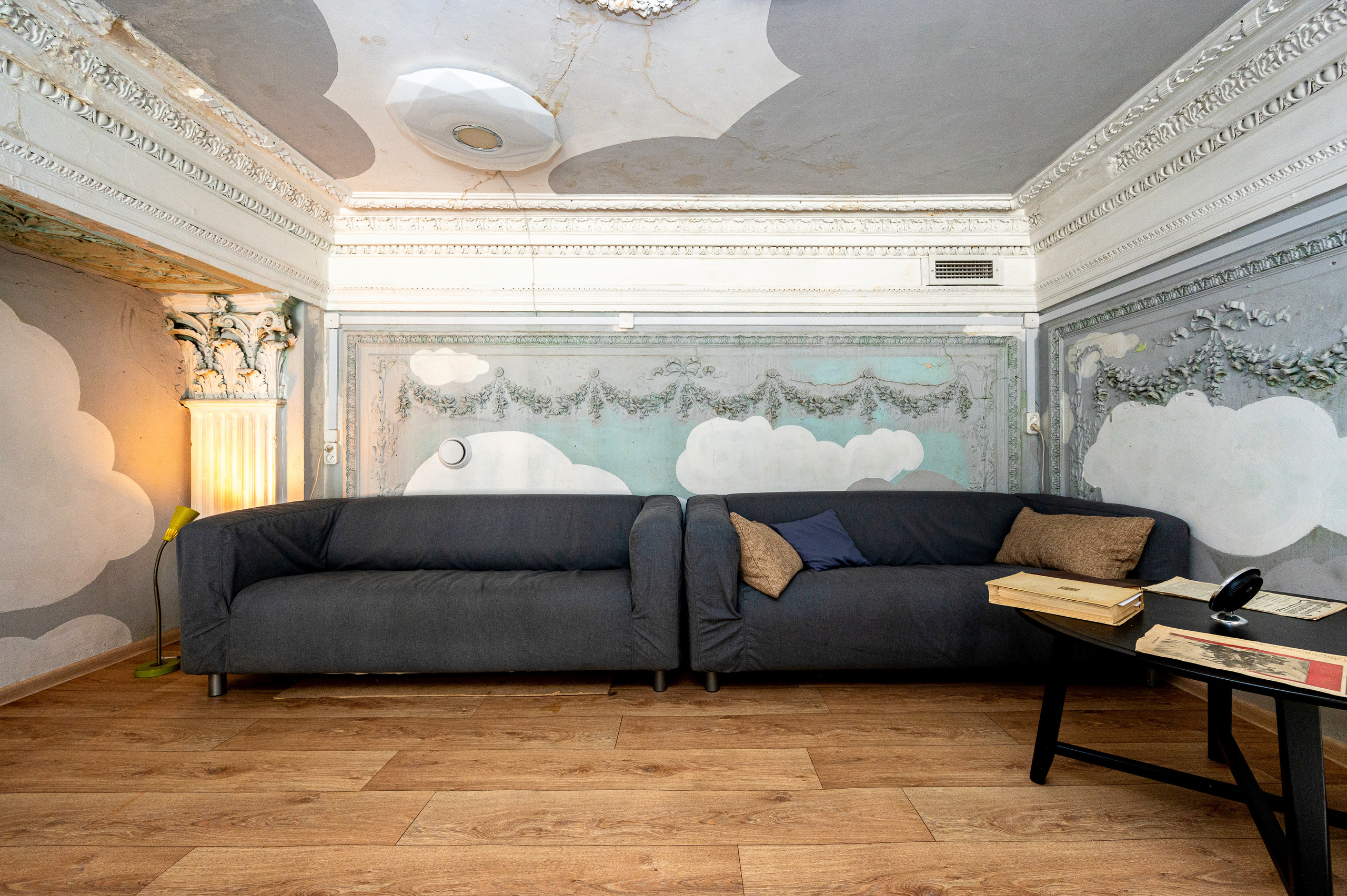 Историческая квартира на Кирочной 24. Интерьерный фотограф. Фото- видеосъемка недвижимости Санкт-Петербург