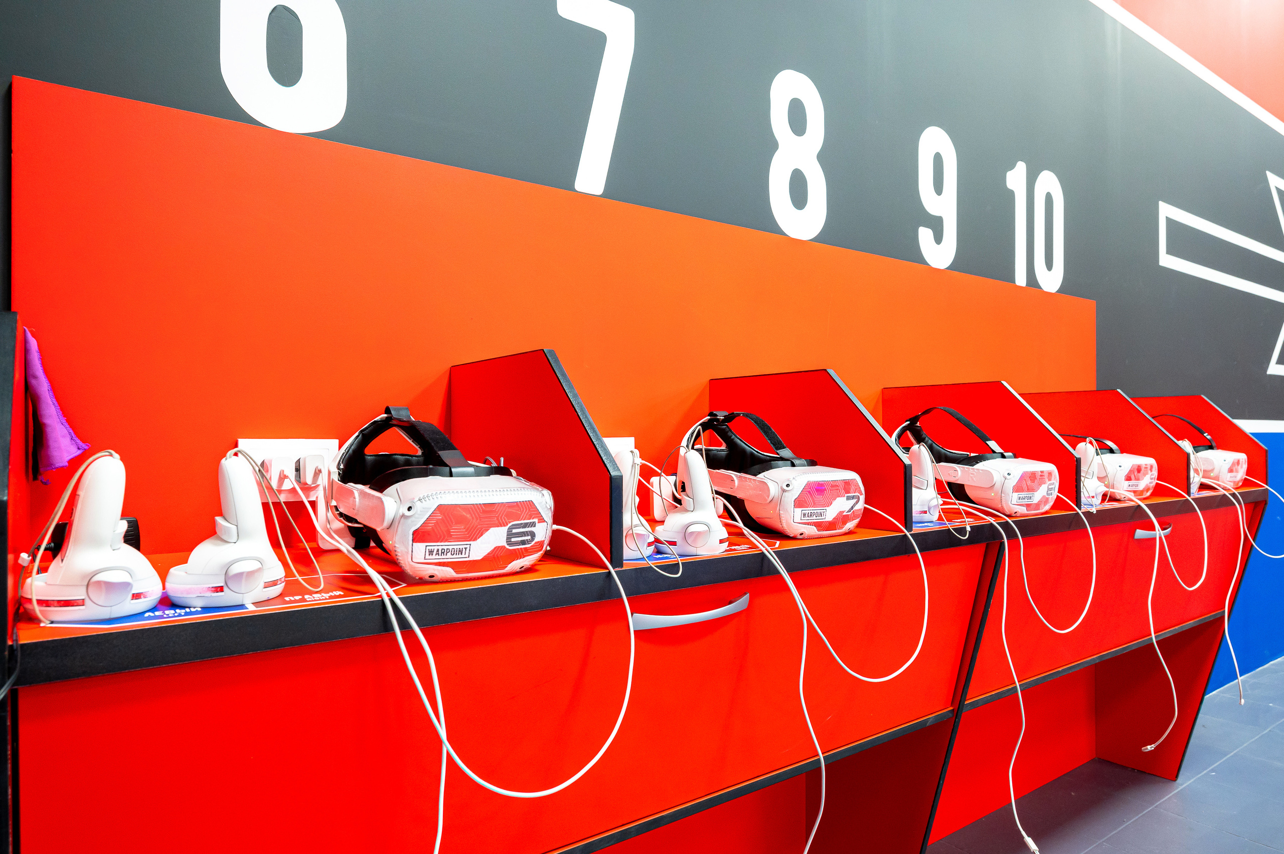 Клуб виртуальной реальности WARPOINT. Интерьерный фотограф. Фото- видеосъемка недвижимости Санкт-Петербург