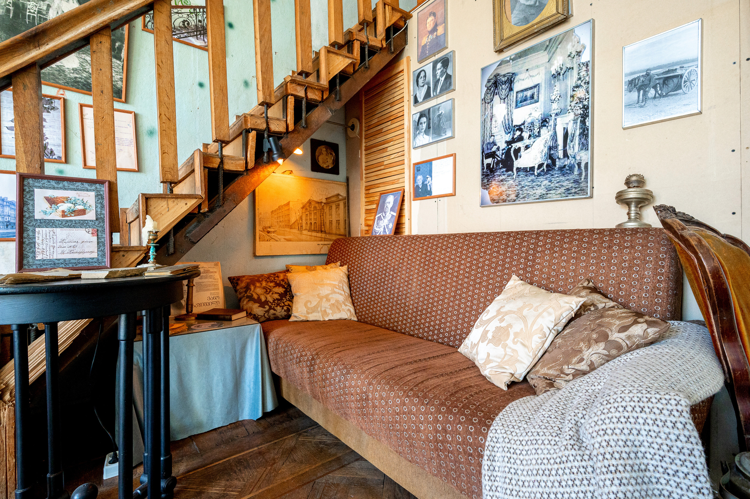 Историческая квартира на Кирочной 24. Интерьерный фотограф. Фото- видеосъемка недвижимости Санкт-Петербург