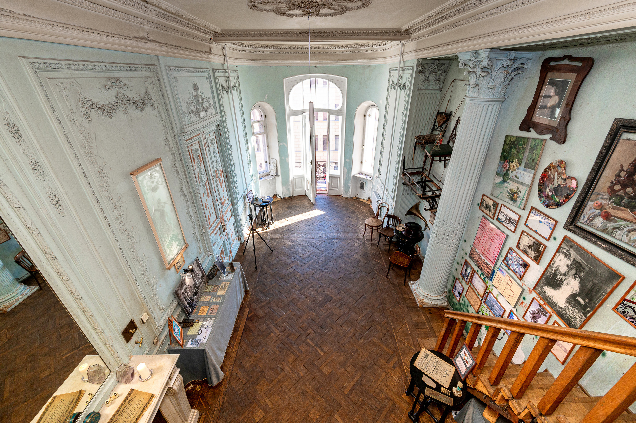 Историческая квартира на Кирочной 24. Интерьерный фотограф. Фото- видеосъемка недвижимости Санкт-Петербург