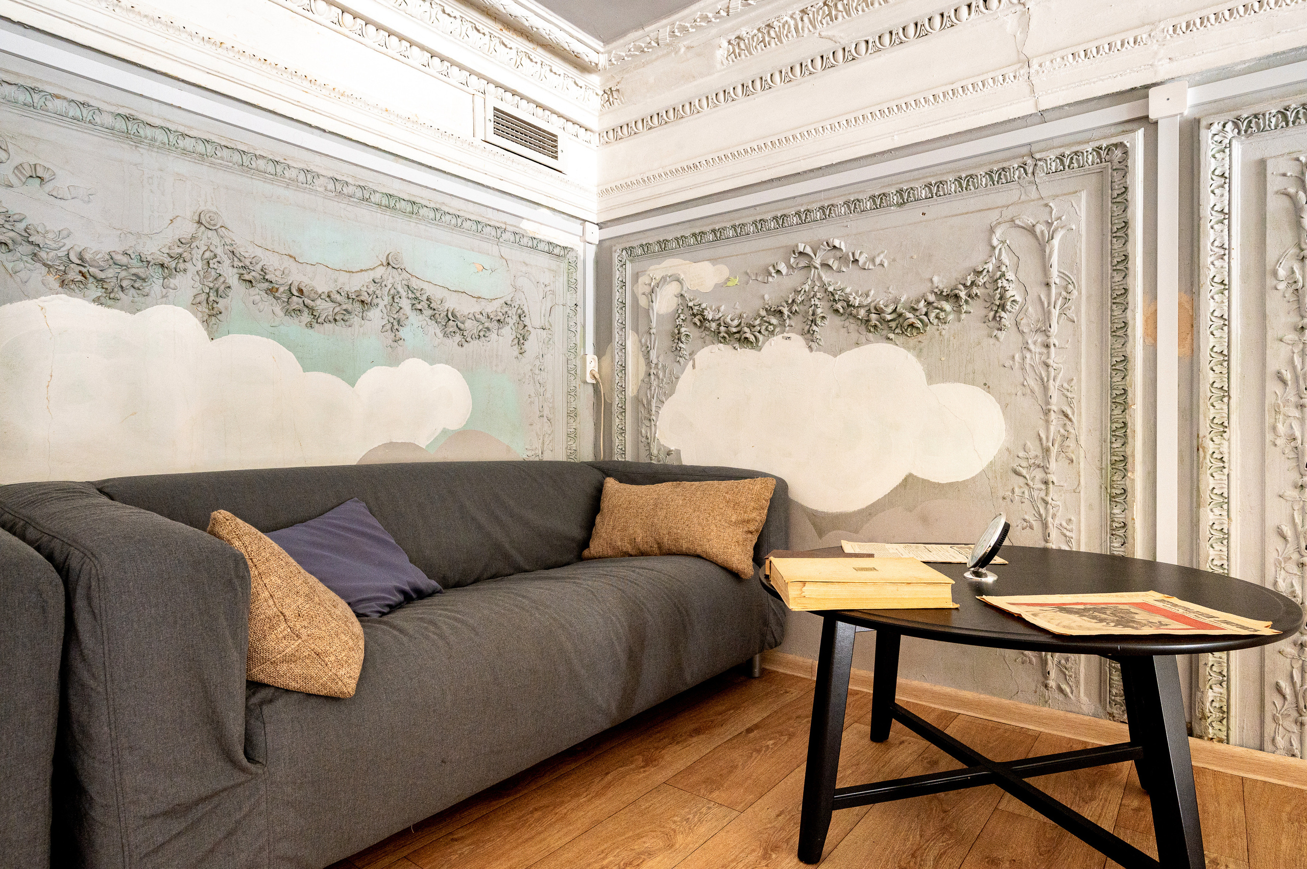 Историческая квартира на Кирочной 24. Интерьерный фотограф. Фото- видеосъемка недвижимости Санкт-Петербург