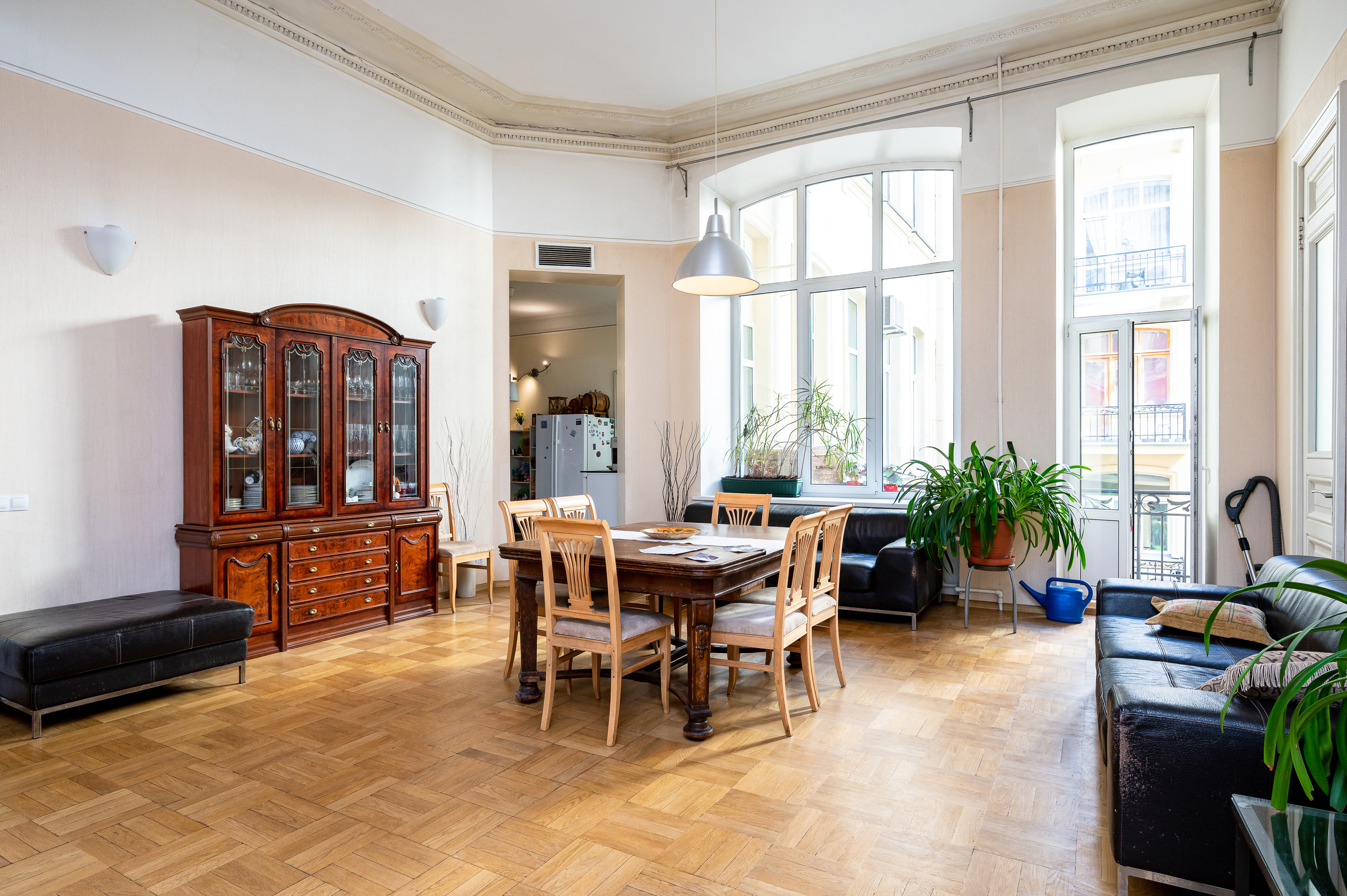 Историческая квартира на Кирочной 24. Интерьерный фотограф. Фото- видеосъемка недвижимости Санкт-Петербург