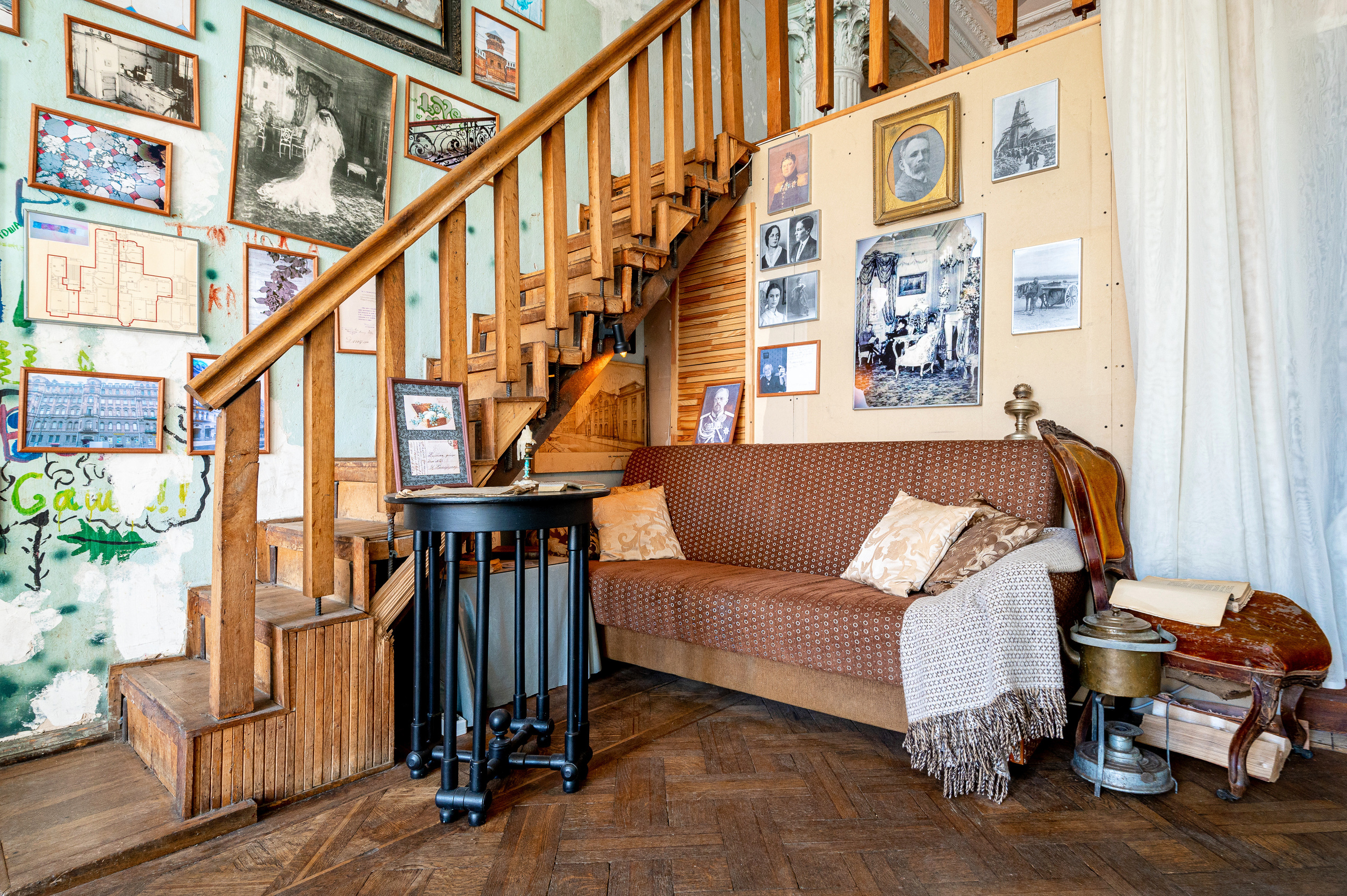 Историческая квартира на Кирочной 24. Интерьерный фотограф. Фото- видеосъемка недвижимости Санкт-Петербург