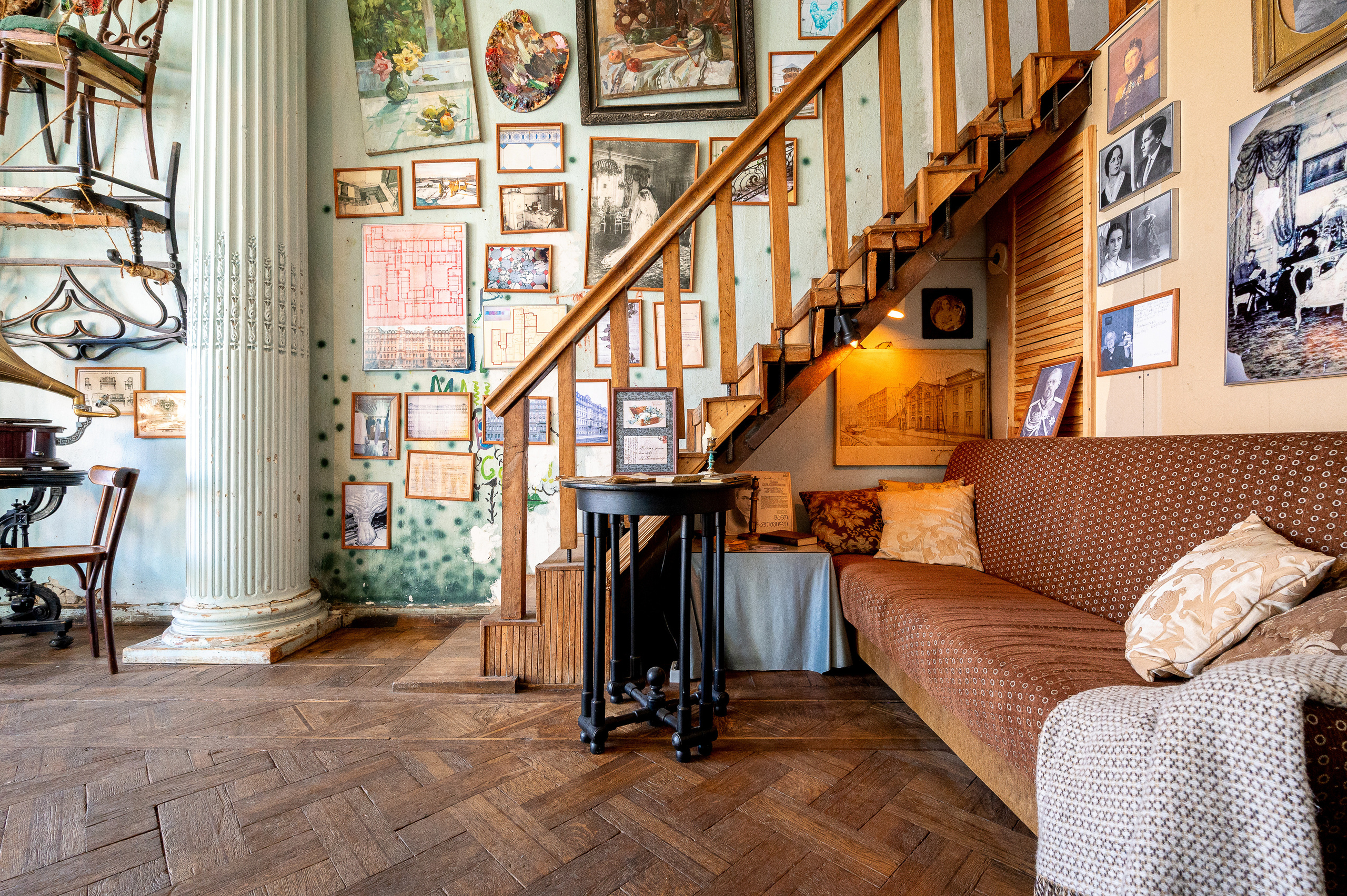 Историческая квартира на Кирочной 24. Интерьерный фотограф. Фото- видеосъемка недвижимости Санкт-Петербург