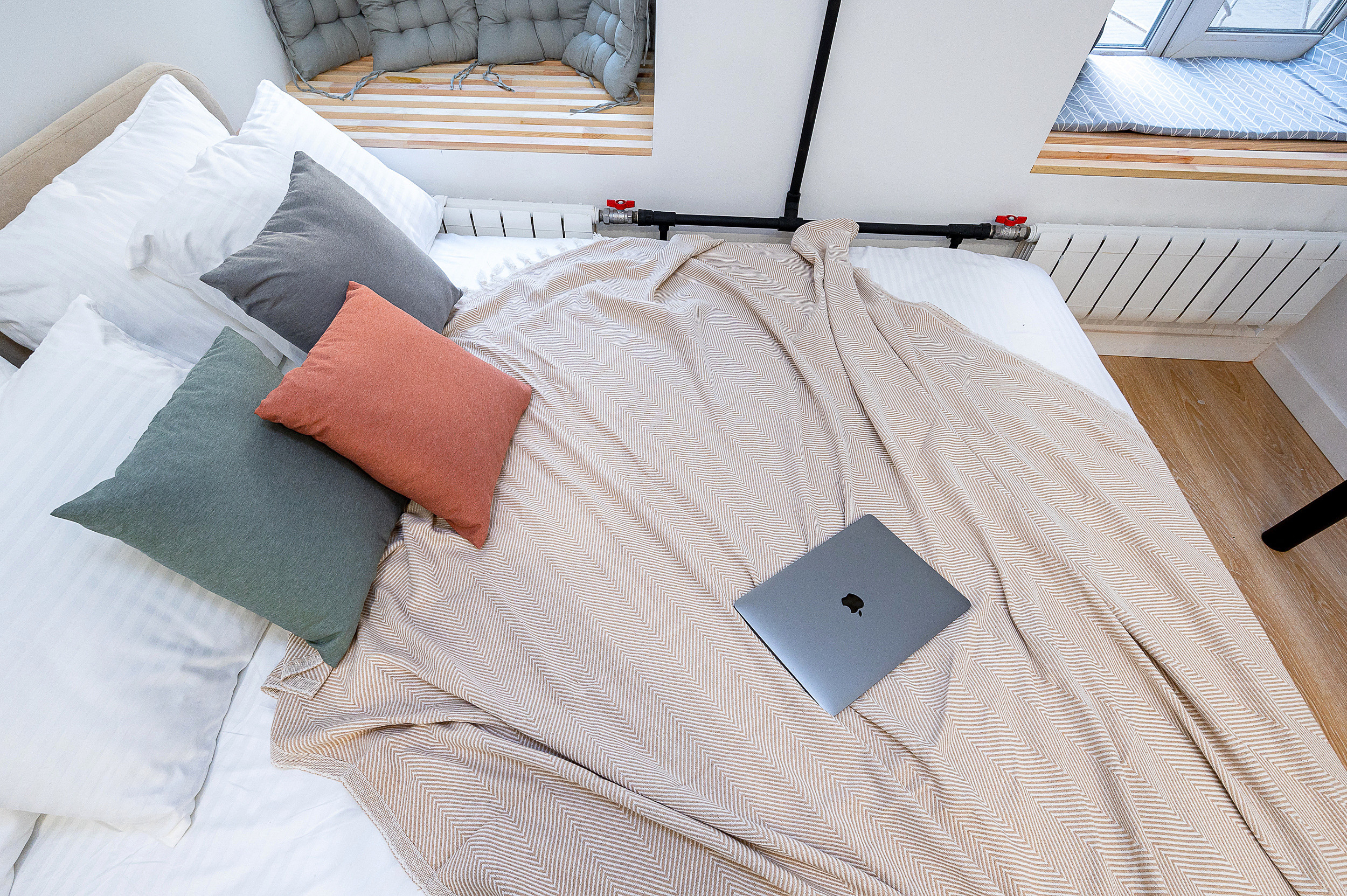 Миниотель на Декабристов. Интерьерный фотограф. Фото- видеосъемка недвижимости Санкт-Петербург