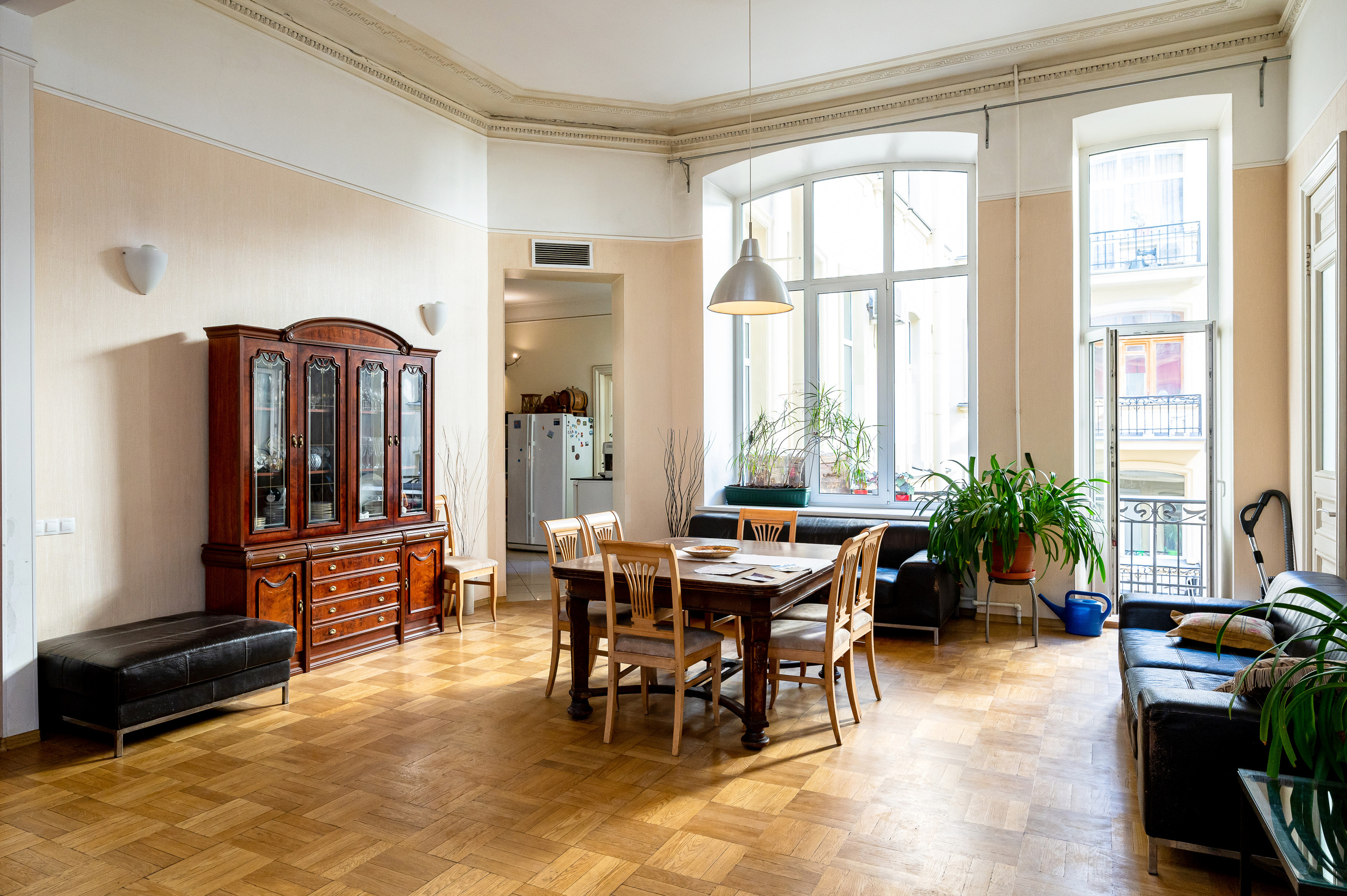 Историческая квартира на Кирочной 24. Интерьерный фотограф. Фото- видеосъемка недвижимости Санкт-Петербург