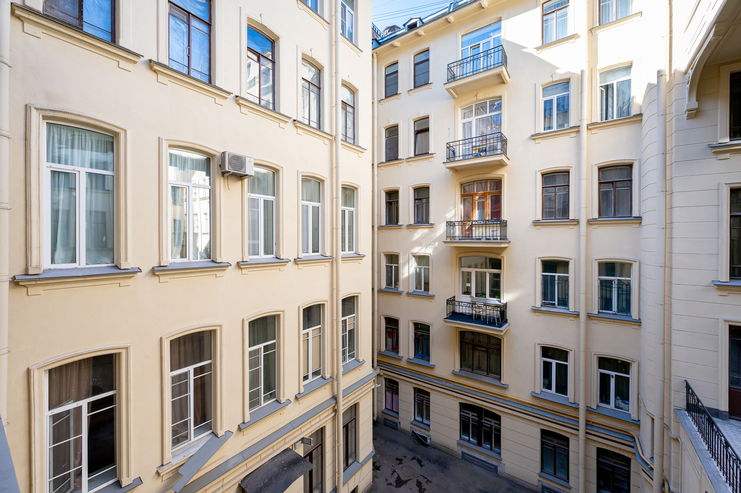 Историческая квартира на Кирочной 24. Интерьерный фотограф. Фото- видеосъемка недвижимости Санкт-Петербург