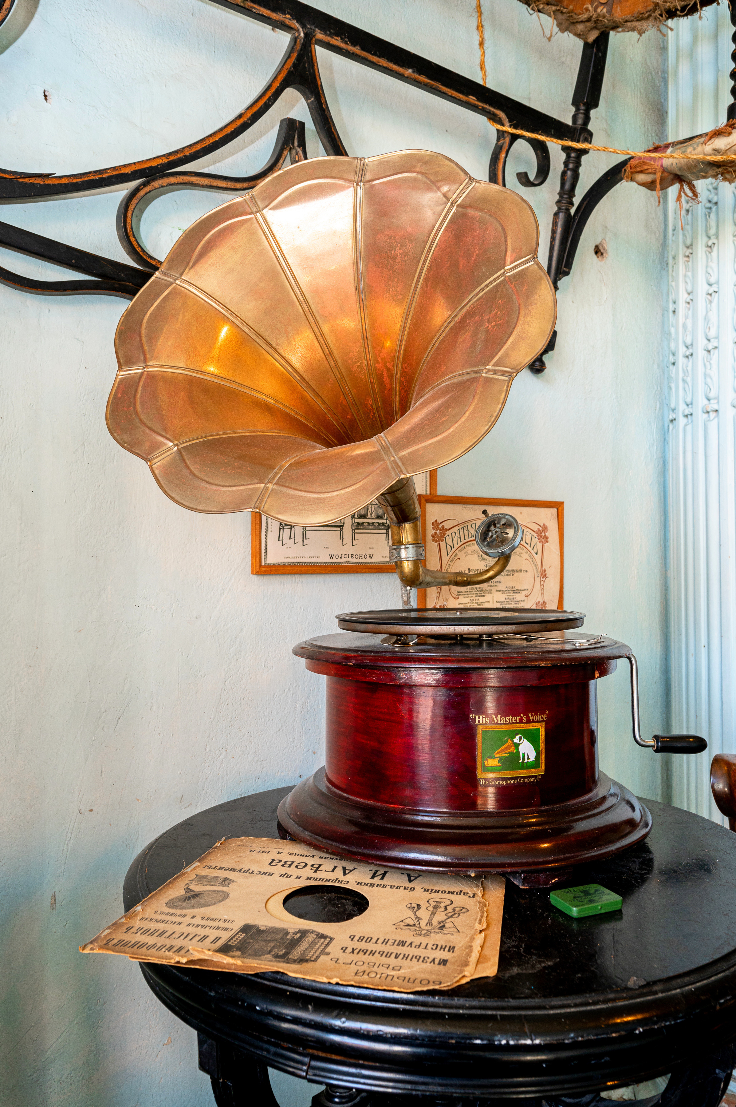 Историческая квартира на Кирочной 24. Интерьерный фотограф. Фото- видеосъемка недвижимости Санкт-Петербург