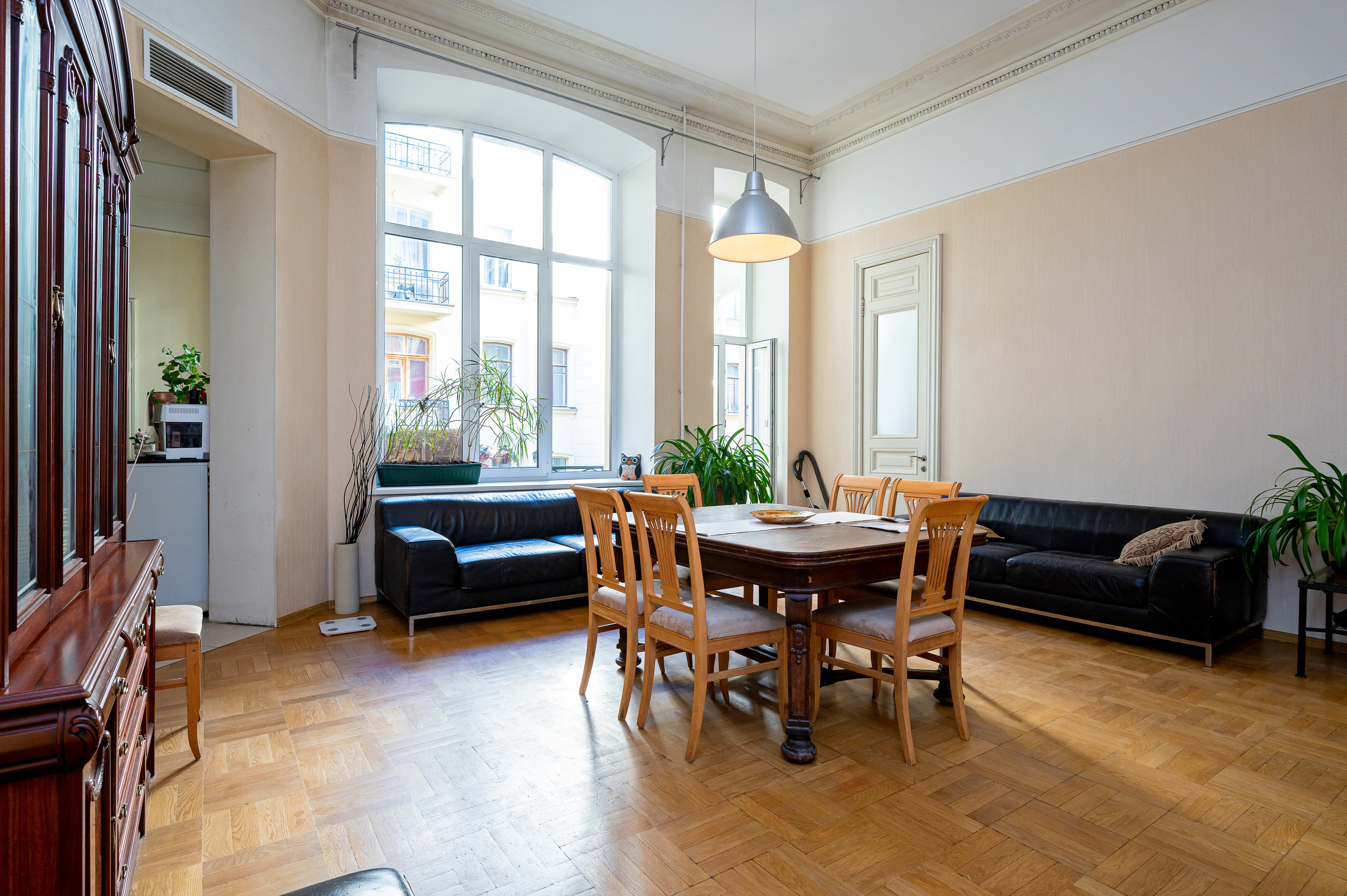 Историческая квартира на Кирочной 24. Интерьерный фотограф. Фото- видеосъемка недвижимости Санкт-Петербург