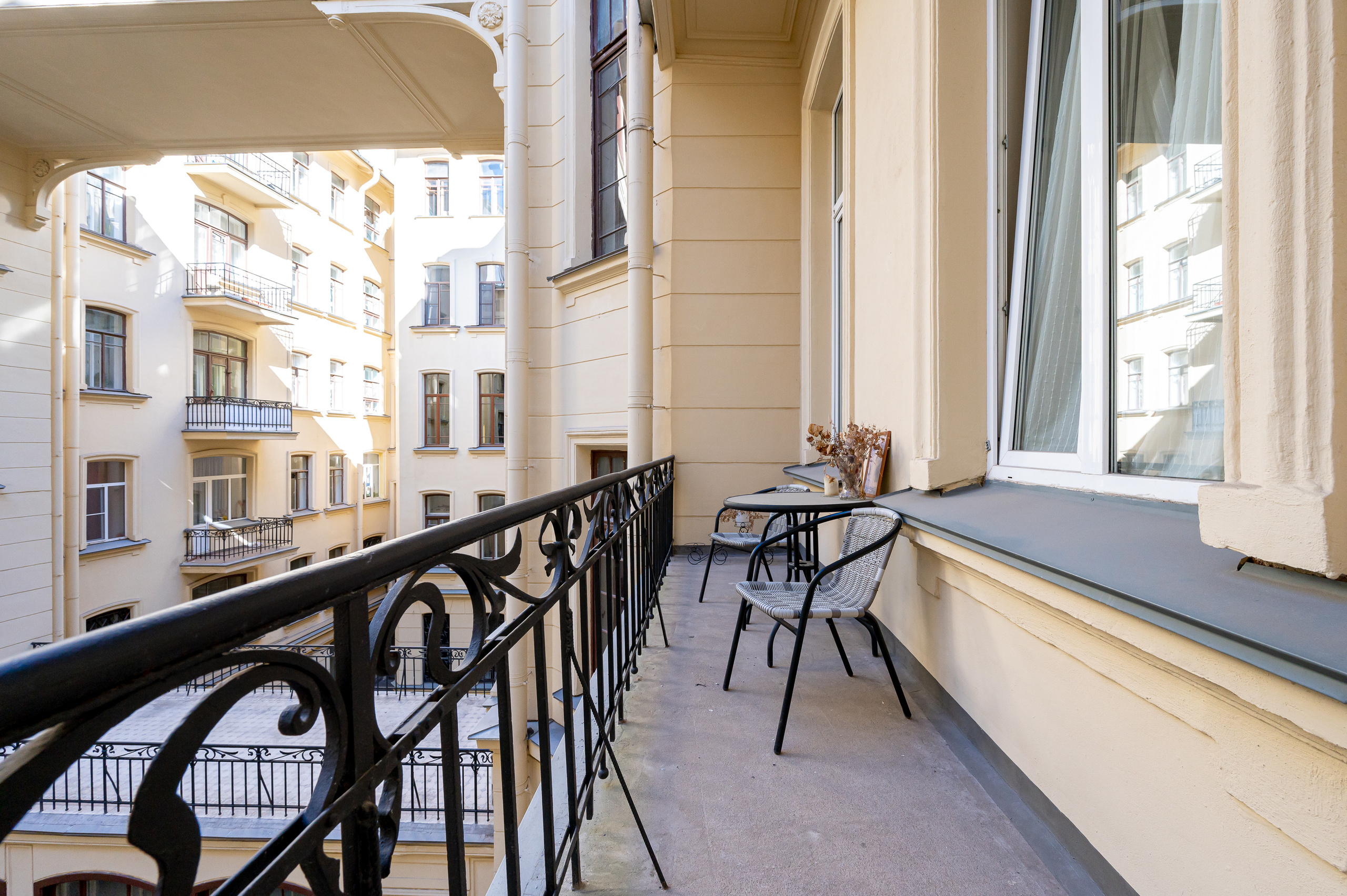 Историческая квартира на Кирочной 24. Интерьерный фотограф. Фото- видеосъемка недвижимости Санкт-Петербург