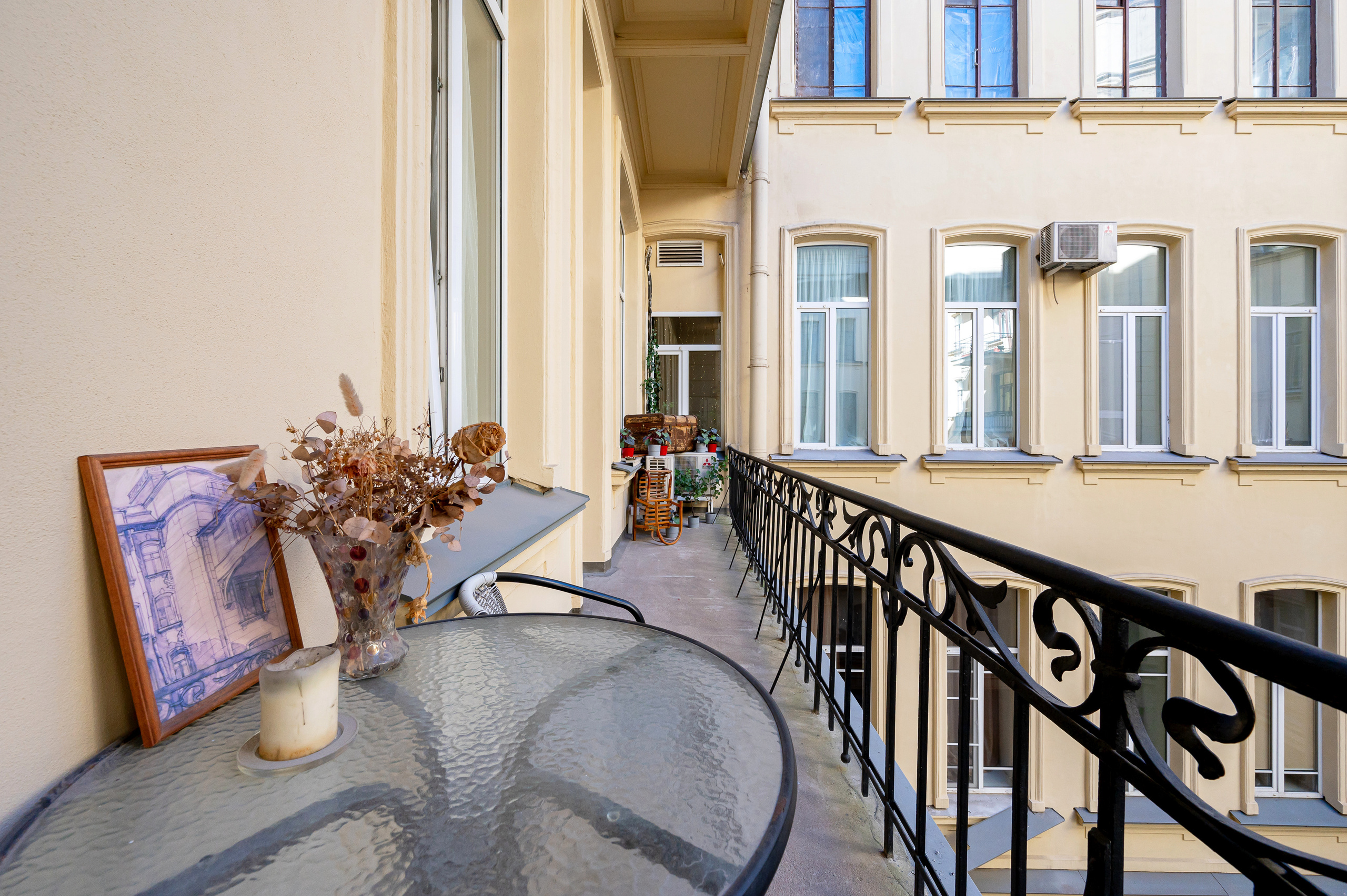 Историческая квартира на Кирочной 24. Интерьерный фотограф. Фото- видеосъемка недвижимости Санкт-Петербург