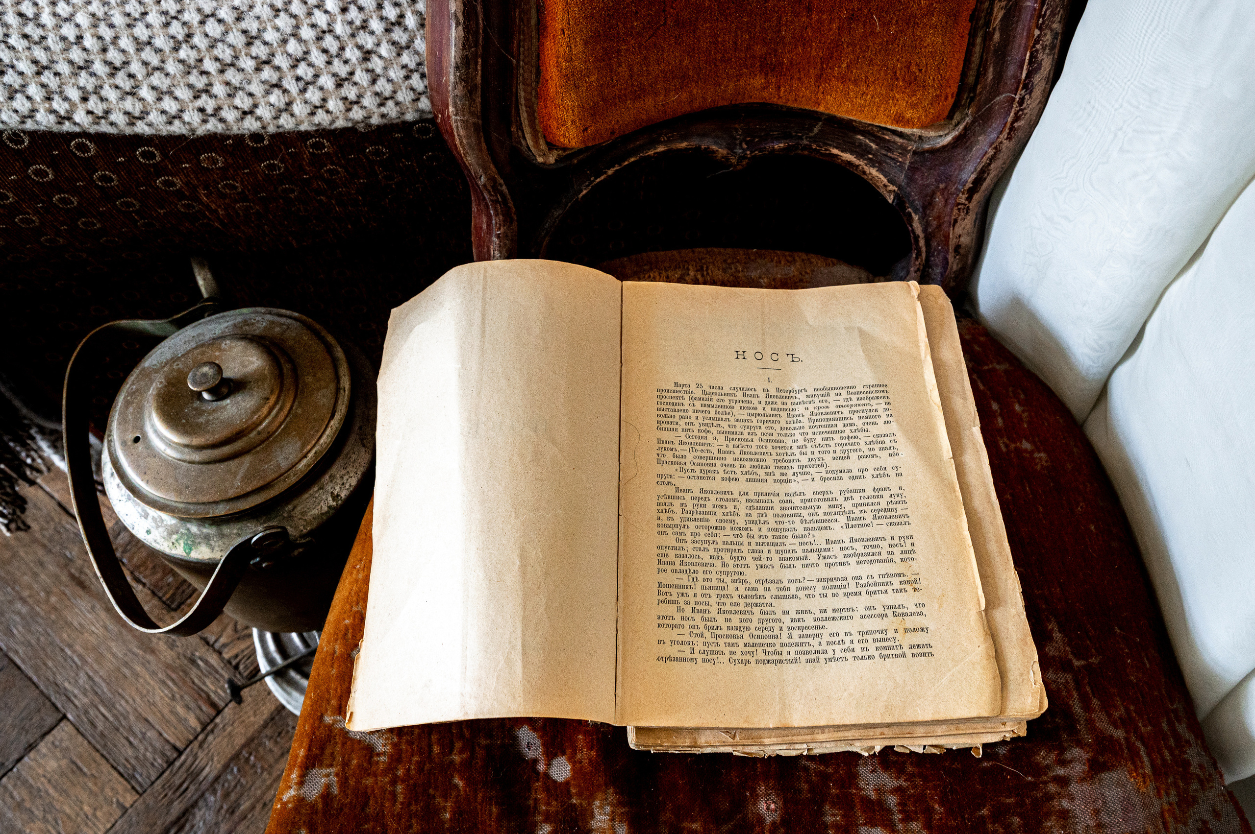 Историческая квартира на Кирочной 24. Интерьерный фотограф. Фото- видеосъемка недвижимости Санкт-Петербург