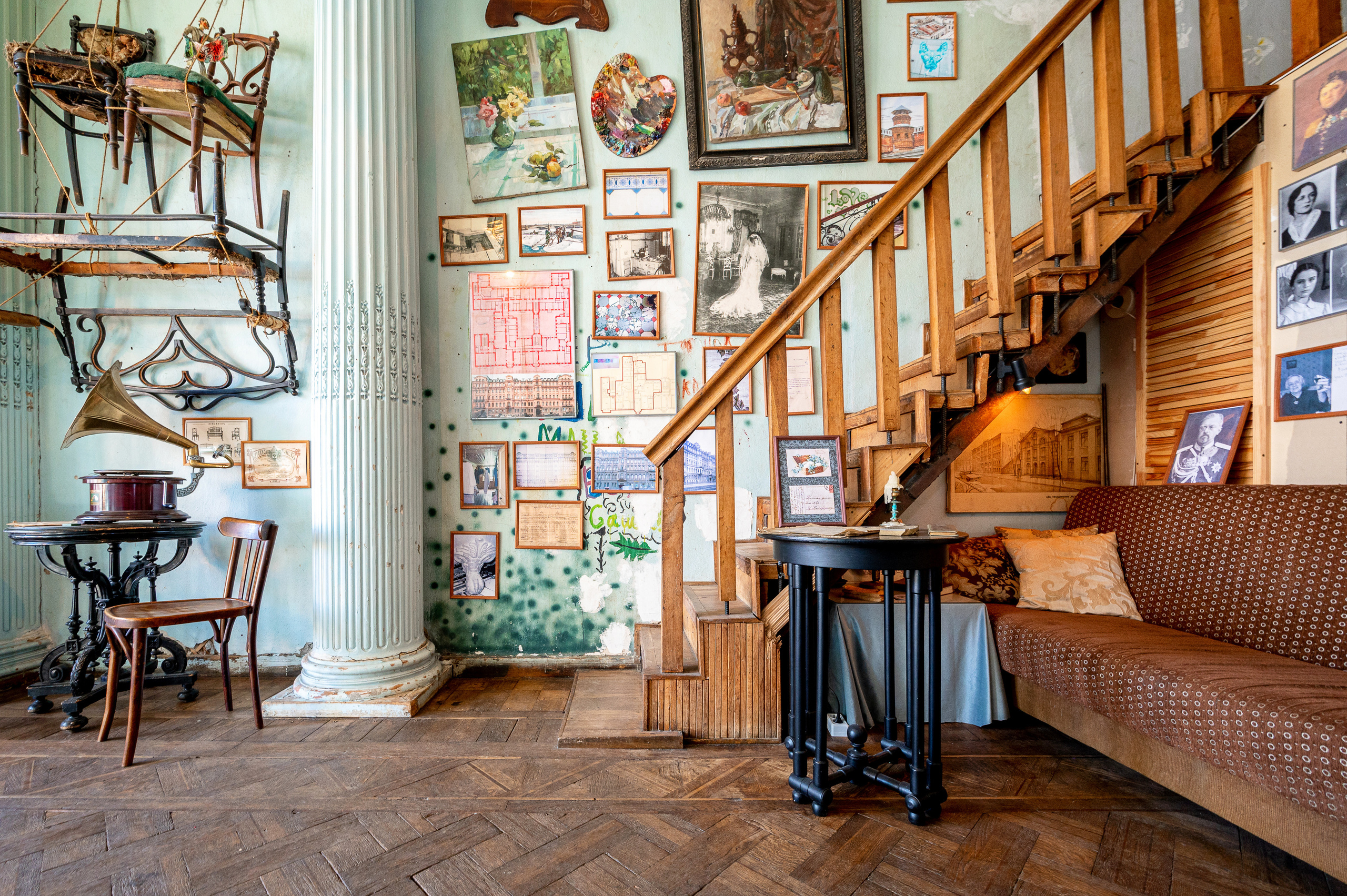 Историческая квартира на Кирочной 24. Интерьерный фотограф. Фото- видеосъемка недвижимости Санкт-Петербург