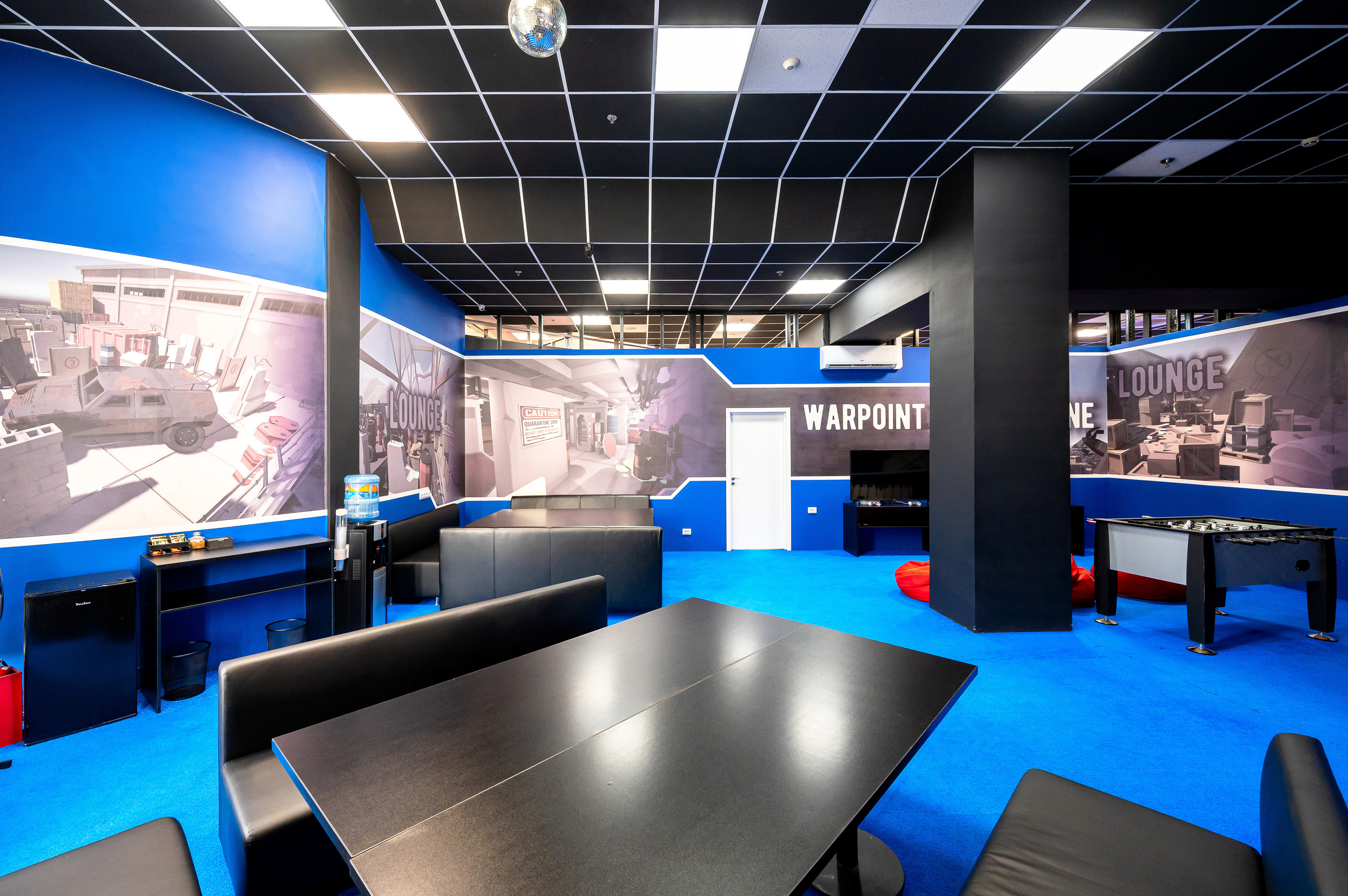 Клуб виртуальной реальности WARPOINT. Интерьерный фотограф. Фото- видеосъемка недвижимости Санкт-Петербург