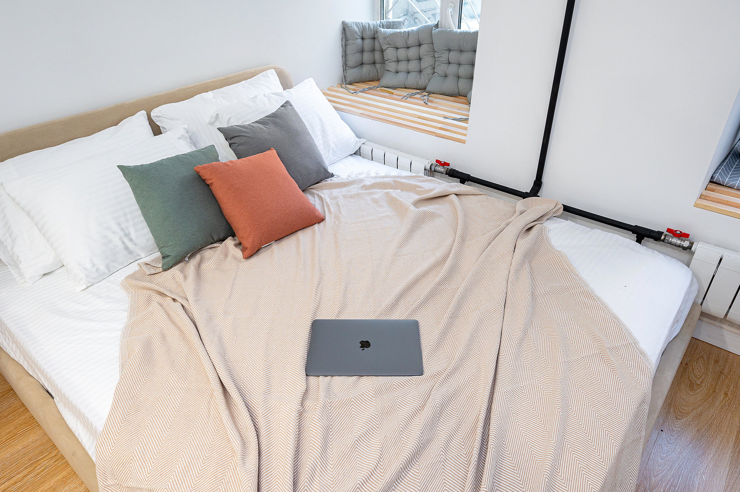 Миниотель на Декабристов. Интерьерный фотограф. Фото- видеосъемка недвижимости Санкт-Петербург