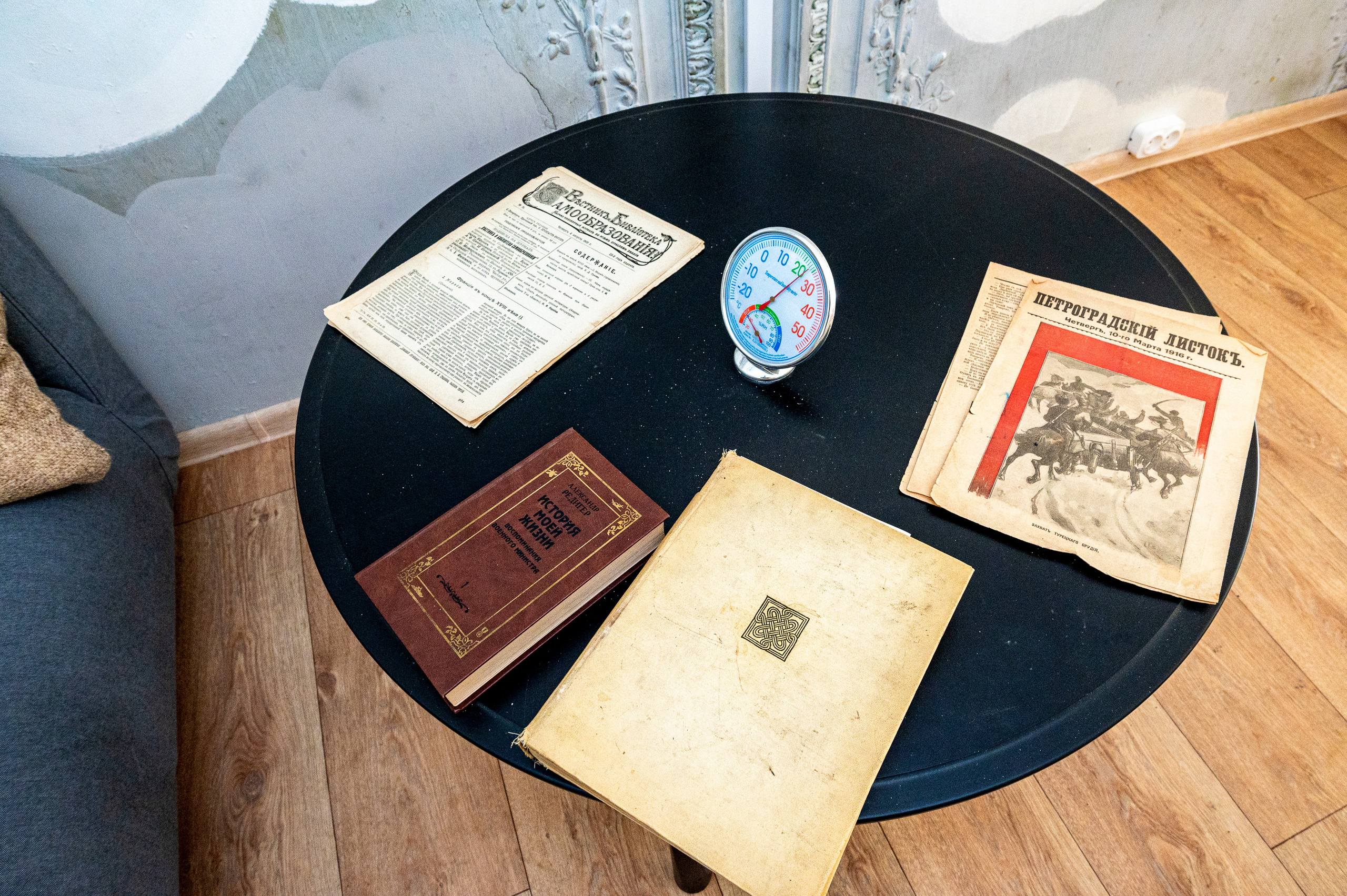 Историческая квартира на Кирочной 24. Интерьерный фотограф. Фото- видеосъемка недвижимости Санкт-Петербург