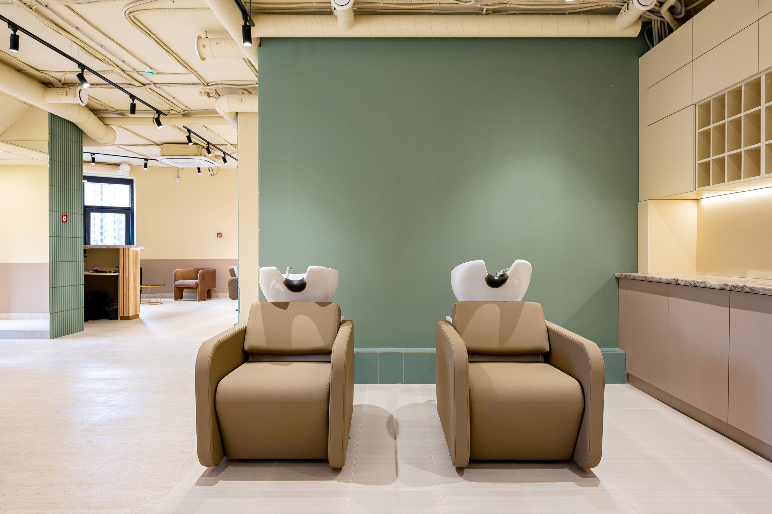 Салон красоты «Кудряво». Интерьерный фотограф. Фото- видеосъемка недвижимости Санкт-Петербург