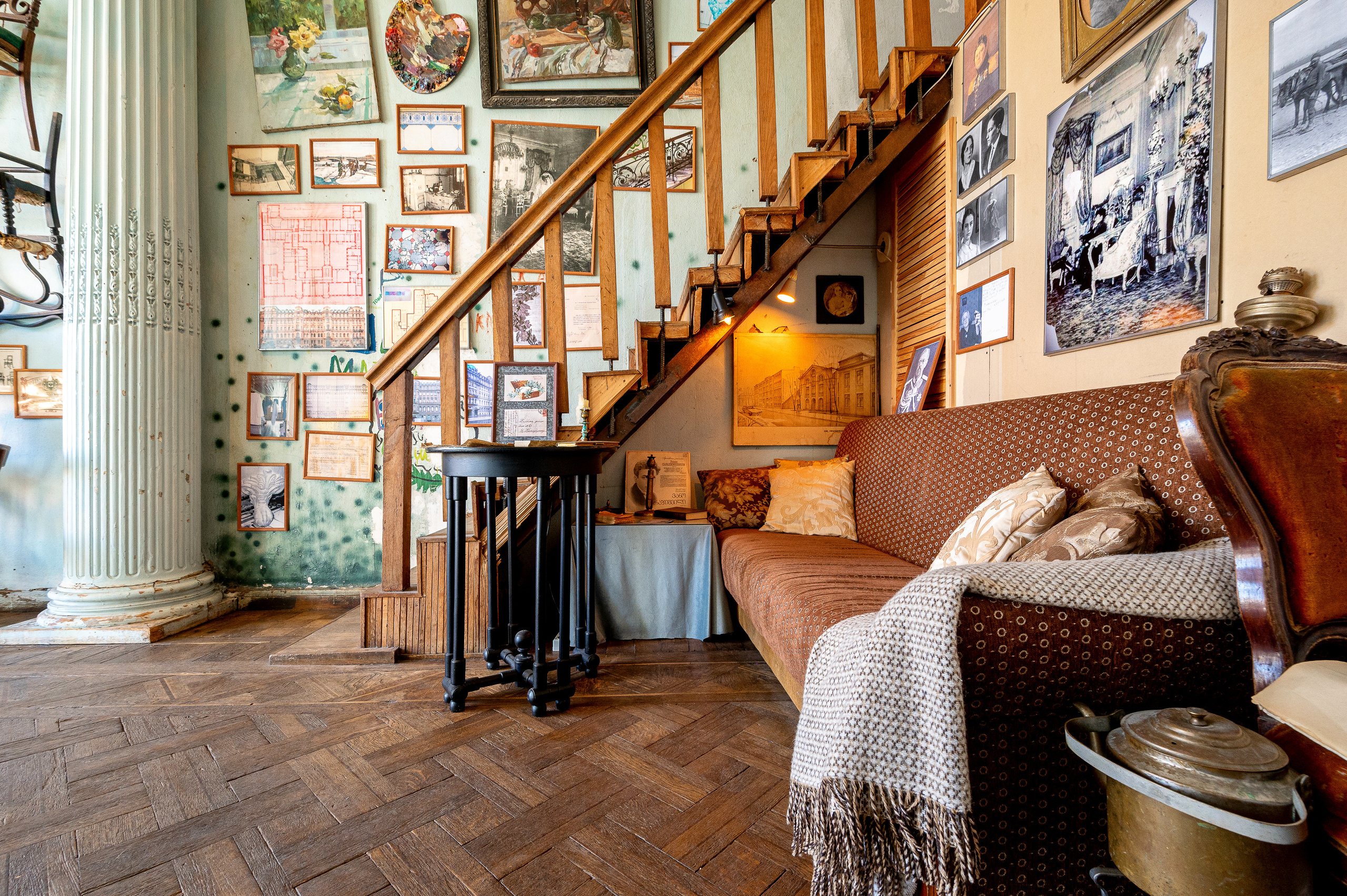 Историческая квартира на Кирочной 24. Интерьерный фотограф. Фото- видеосъемка недвижимости Санкт-Петербург