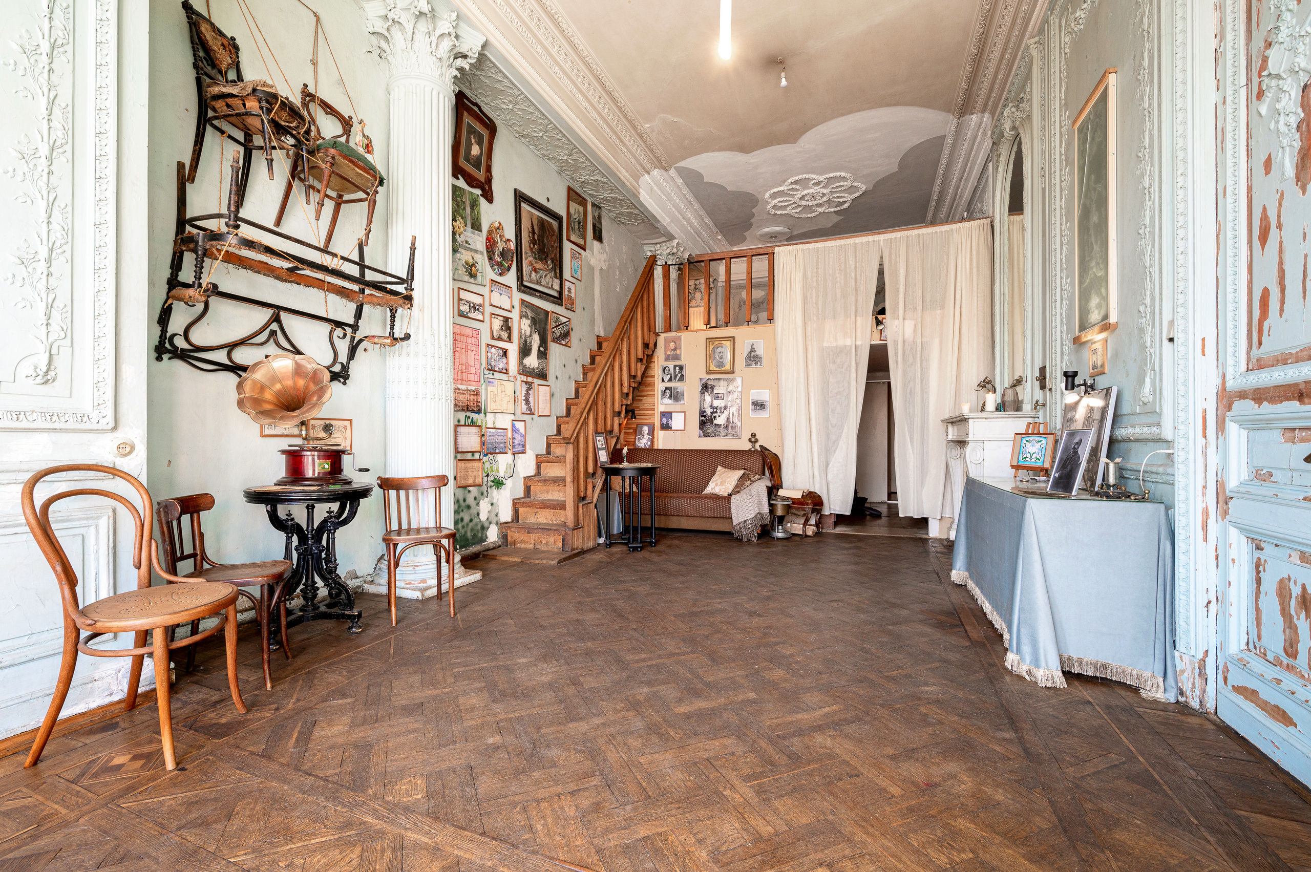 Историческая квартира на Кирочной 24. Интерьерный фотограф. Фото- видеосъемка недвижимости Санкт-Петербург