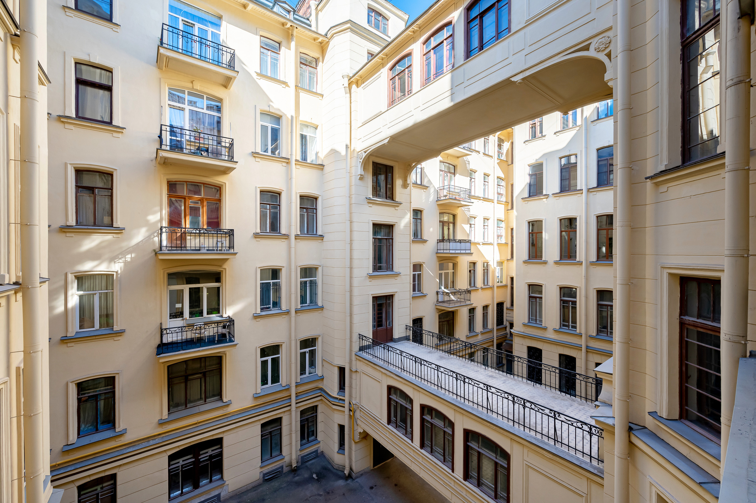 Историческая квартира на Кирочной 24. Интерьерный фотограф. Фото- видеосъемка недвижимости Санкт-Петербург