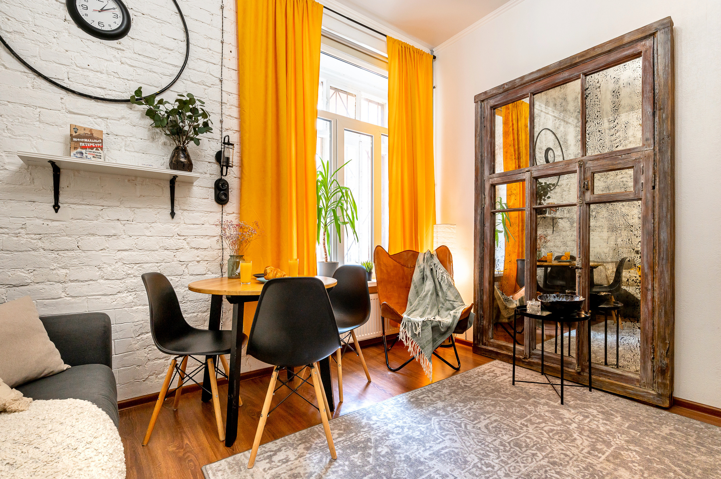 Дизайнерская студия на Белинкого. Интерьерный фотограф. Фото- видеосъемка недвижимости Санкт-Петербург