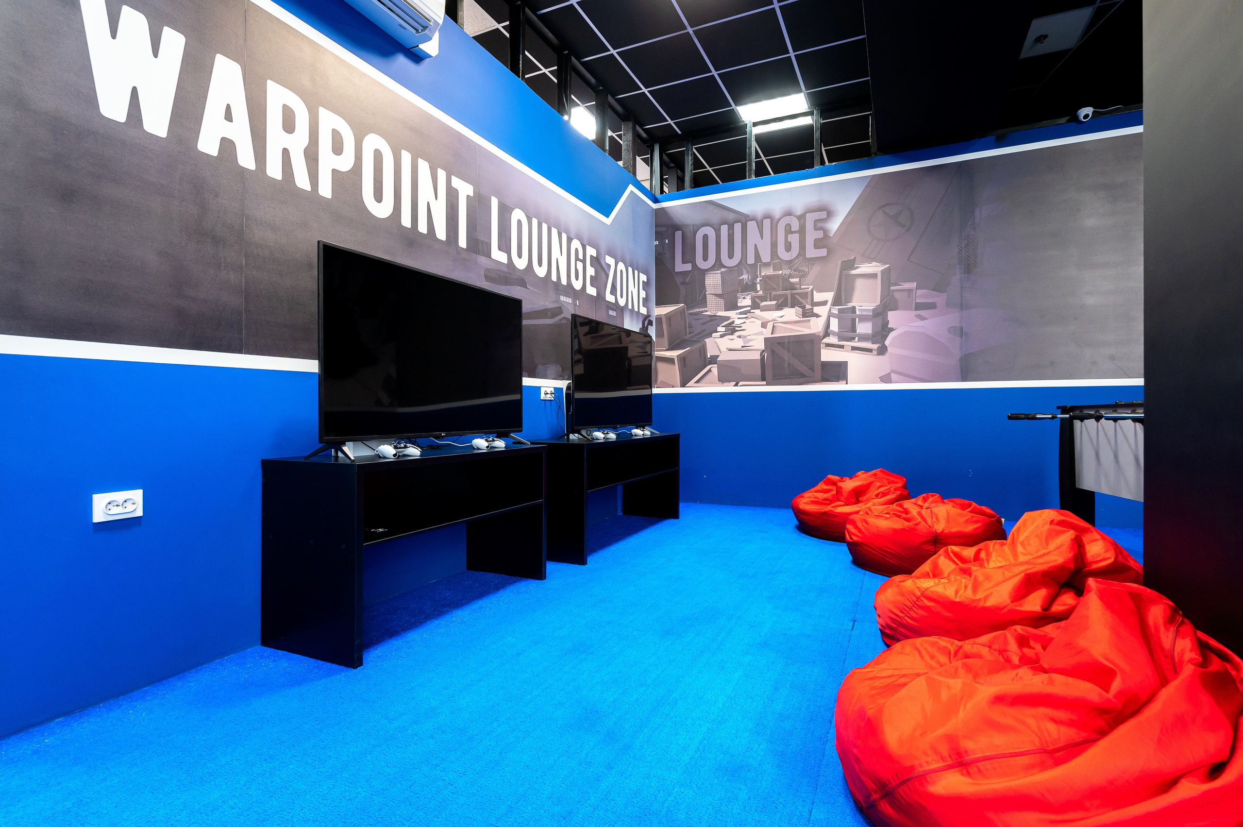 Клуб виртуальной реальности WARPOINT. Интерьерный фотограф. Фото- видеосъемка недвижимости Санкт-Петербург