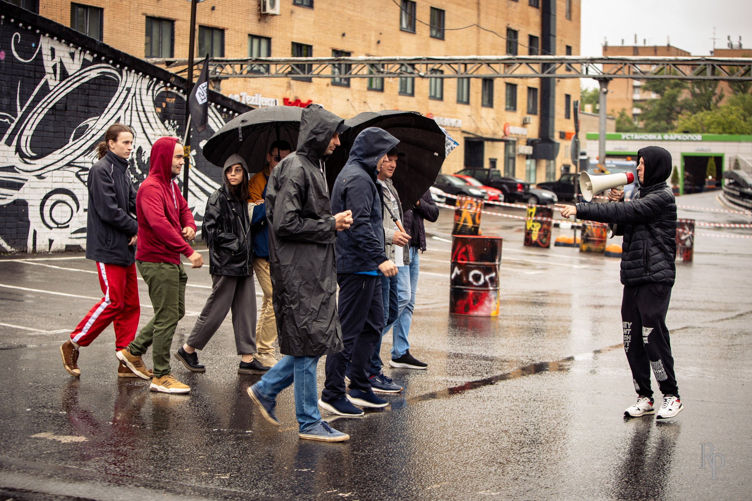 SHOWDOWN. Rusty Photographer