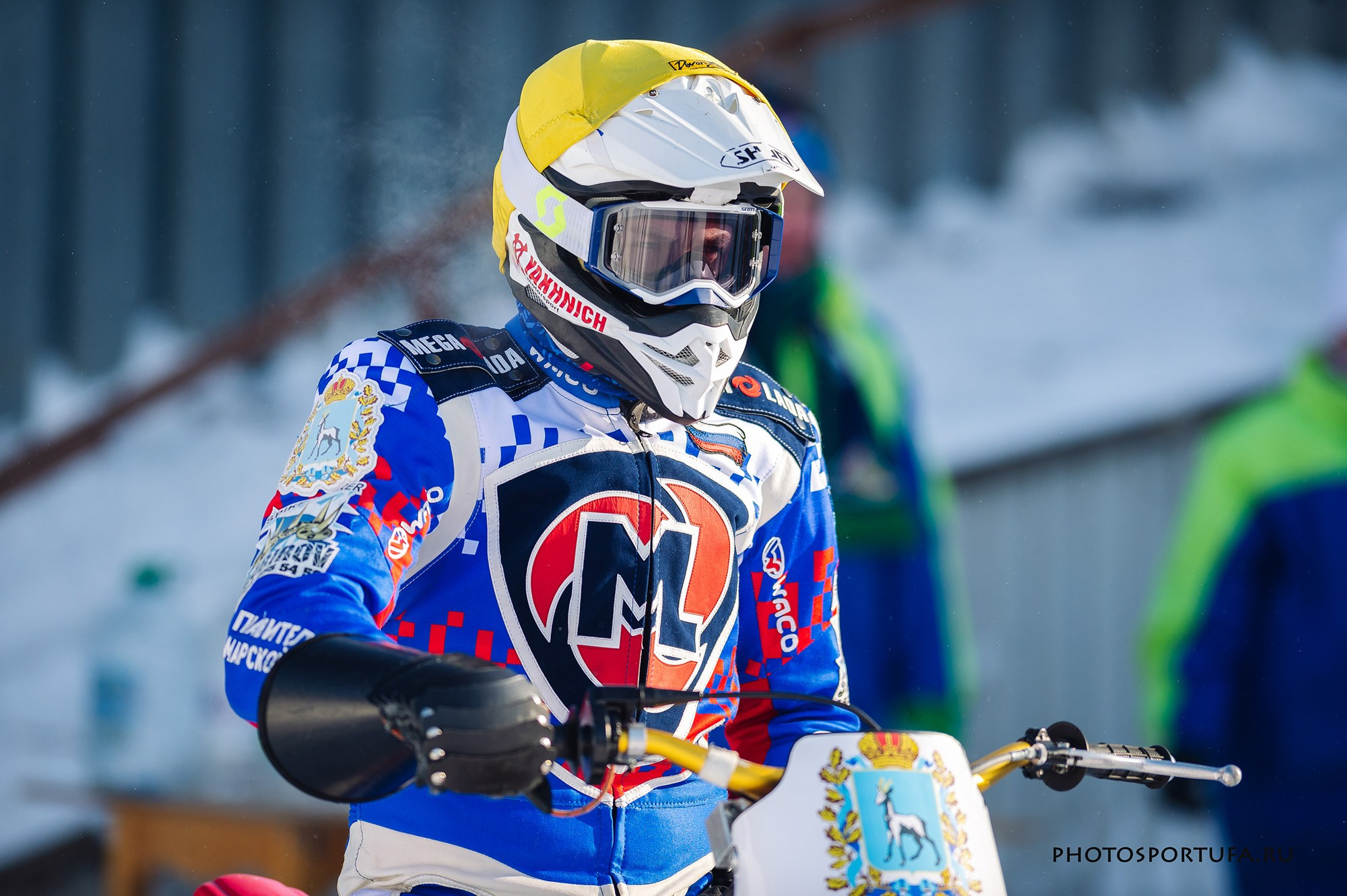 Мотогонку на льду. Спортивный фотограф в Уфе Евгений Буров