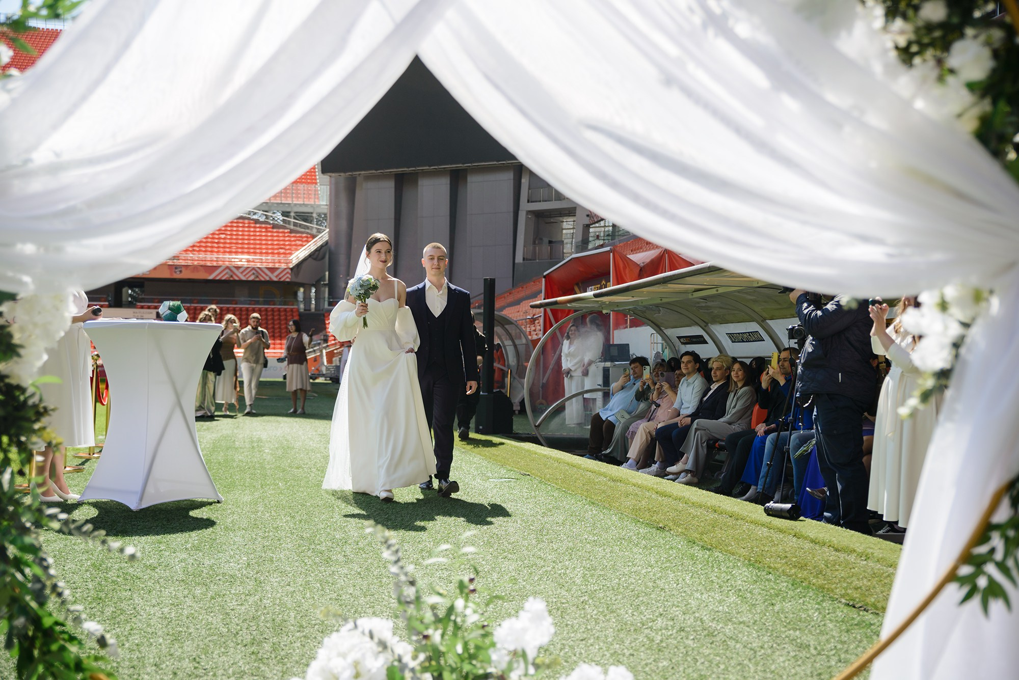 Свадьба Никиты и Ани на Екатеринбург Арене. Константин Солодянкин — свадебный и репортажный фотограф в Екатеринбурге и Верхней Пышме