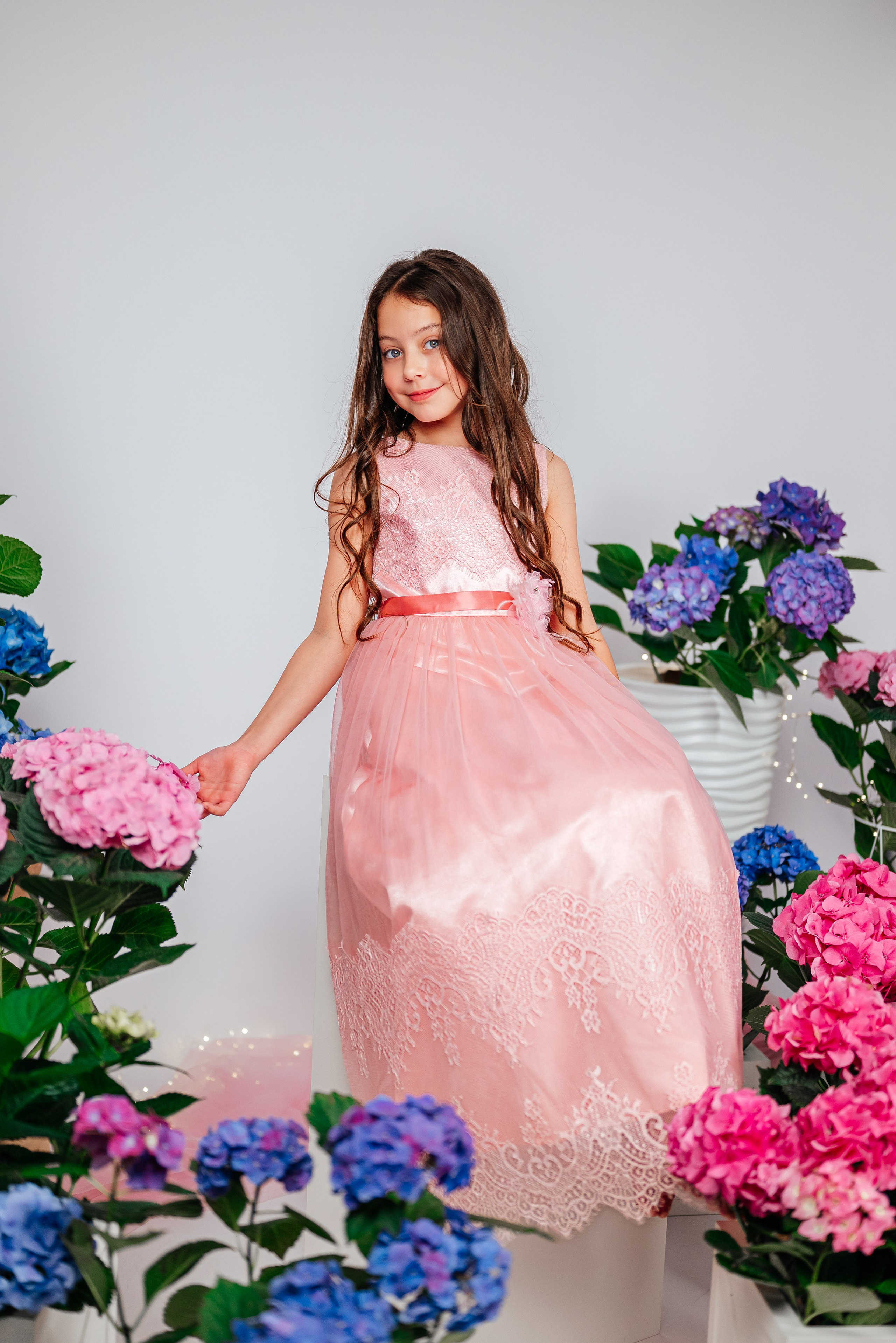 Вероника и гортензии. Семейный фотограф в Краснодаре