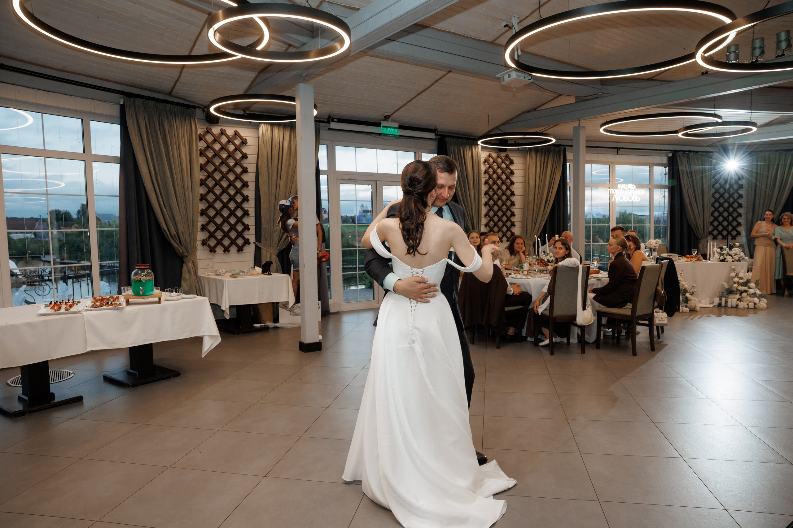 Регистрация в отеле Fish Point, ЗАГС Бутово, прогулка в Остафьево. Свадебный и репортажный фотограф (Москва, Королев и другие)