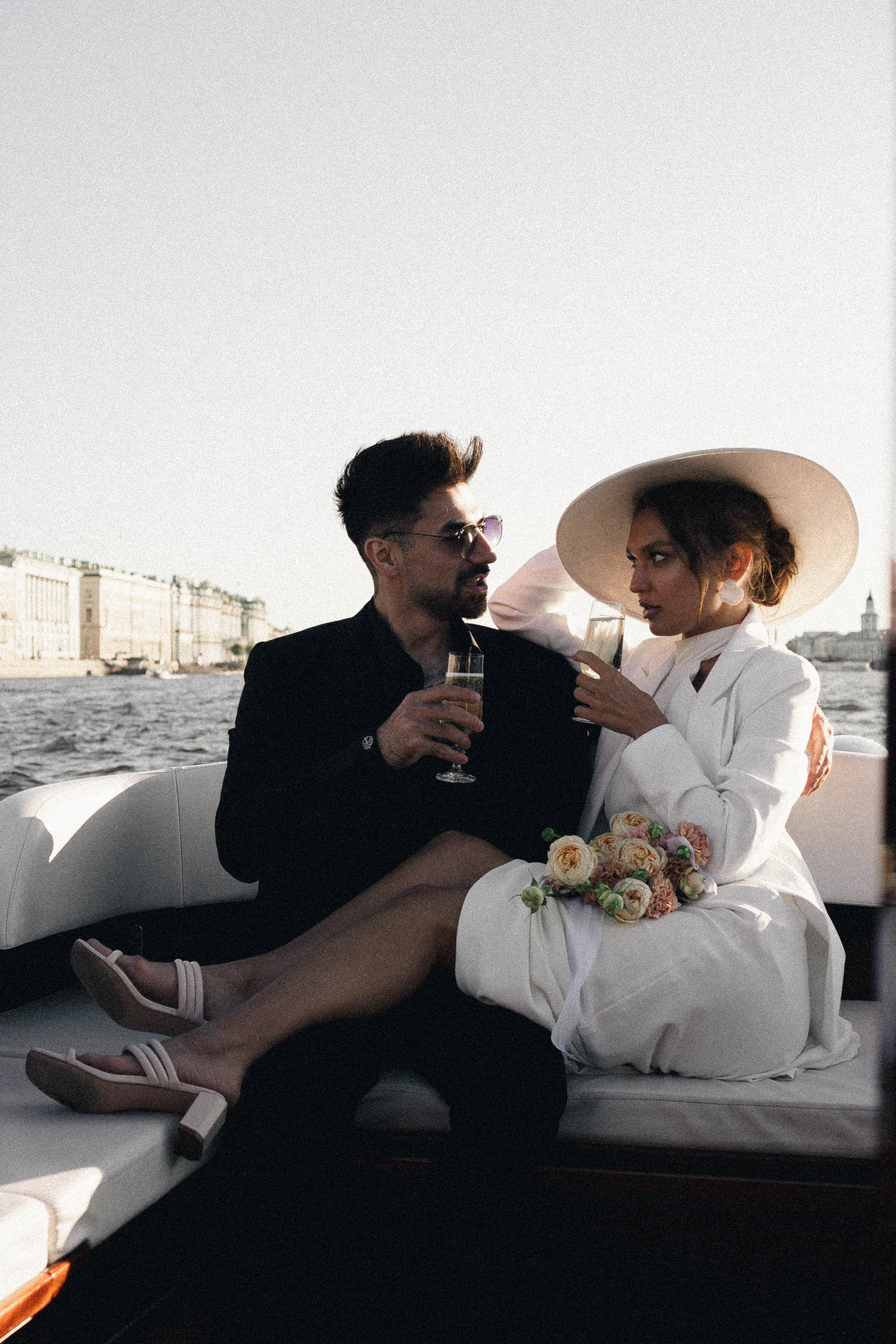 СВАДЕНБНАЯ СЬЕМКА НА КАТЕРЕ ПО КАНАЛАМ САНКТ-ПЕТЕРБУРГА И В АКВАТОРИИ НЕВЫ. Профессиональный фотограф, Санкт-Петербург — Виктория Богомолова