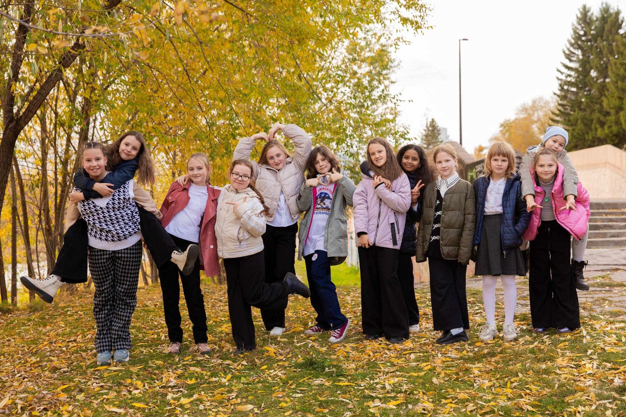 Идеи для осенней фотосессии 4 класса. СИГМА | Студия выпускных альбомов Красноярск