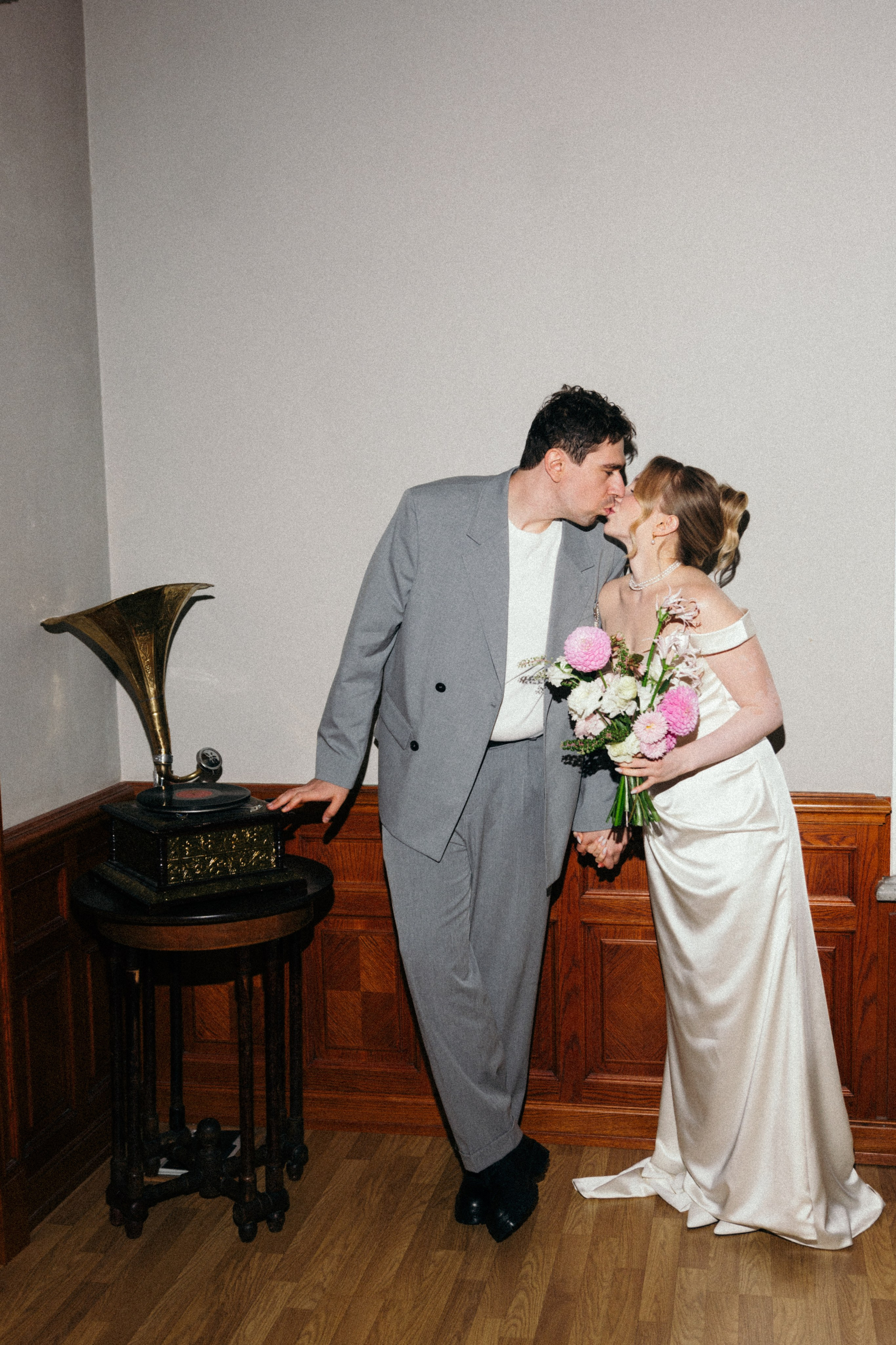 Свадьба в Питере. HELD BY LOVE. Фотограф в Астрахани Радмир Баймухамедов