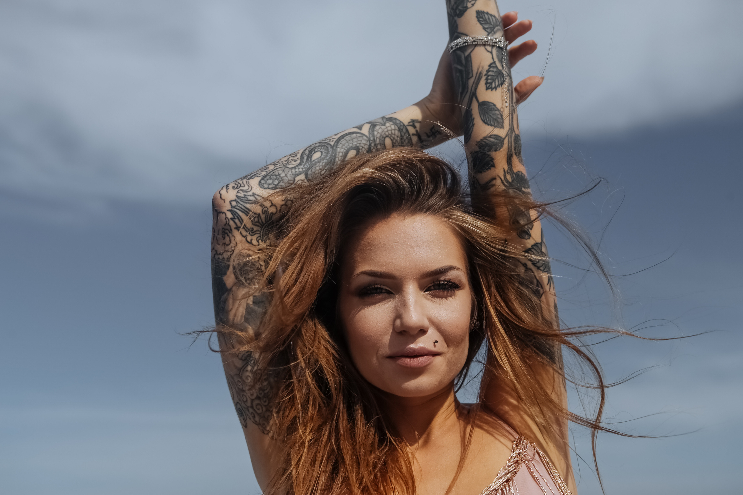 Lovestory на побережье моря в Крыму - ветер любви в волосах